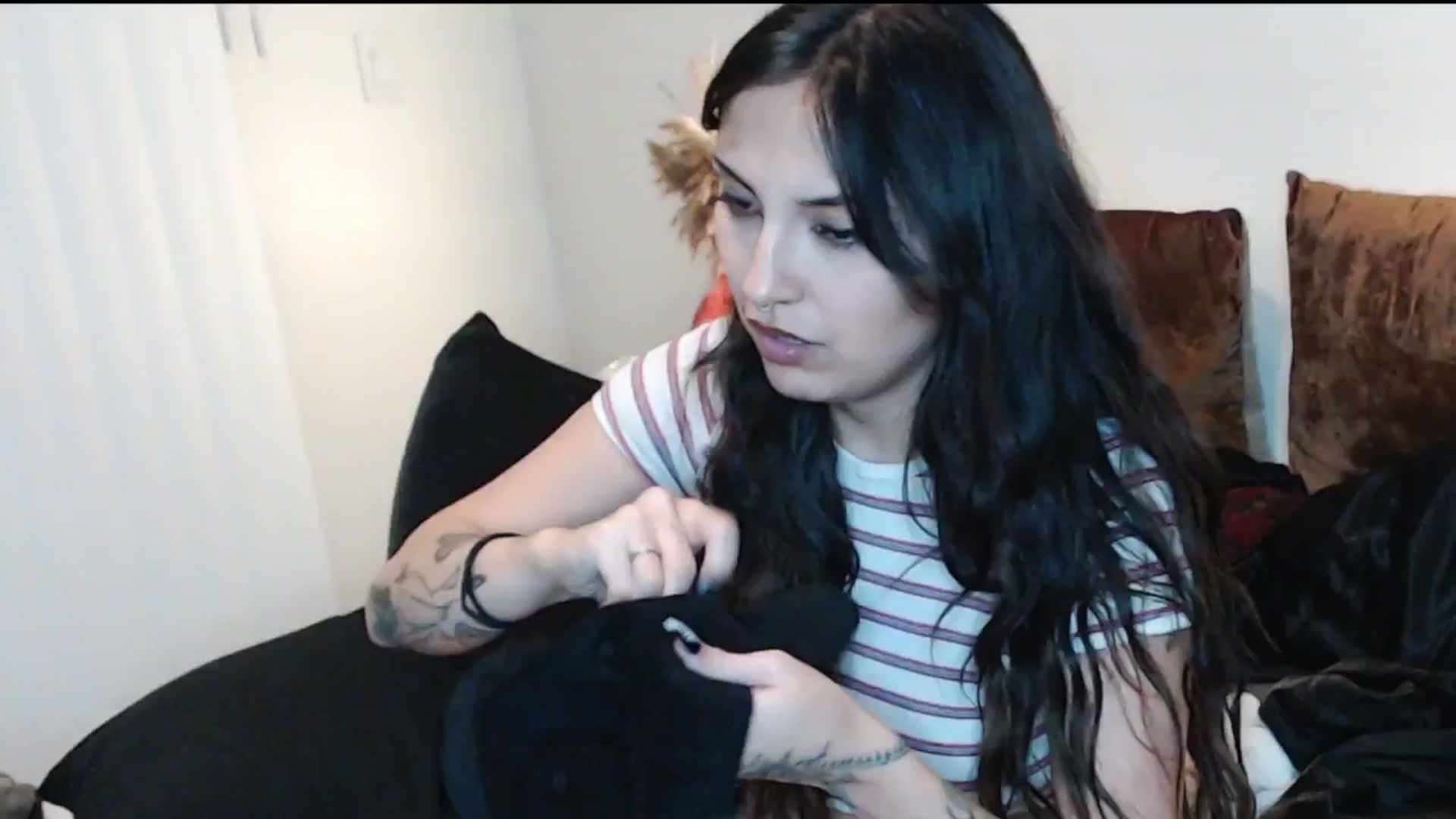 Gallery image thumbnail from Lil_bunniii's myfreecams stream on, 01/17/2025, 08:25 image 16 of 20