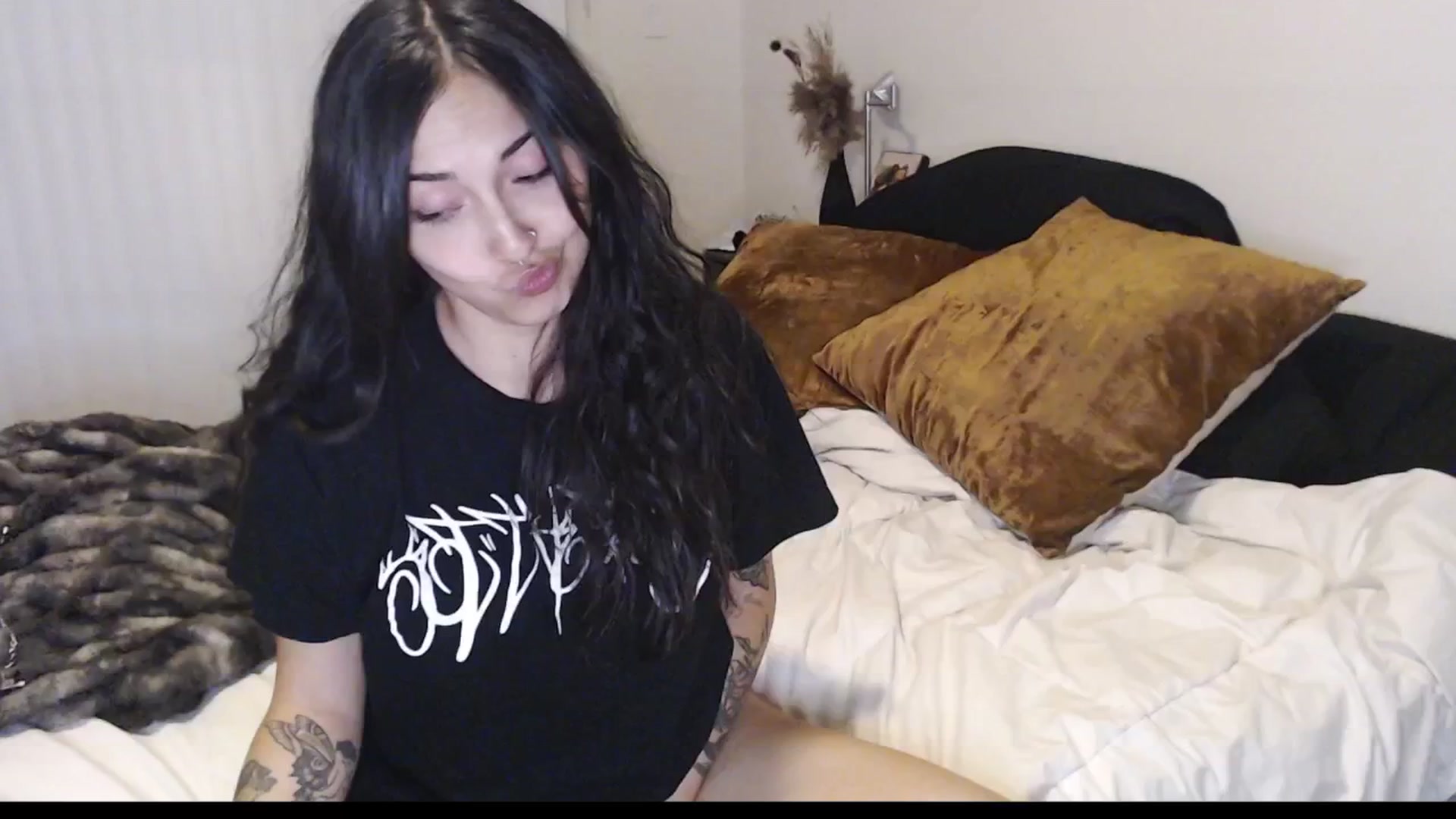 Gallery image thumbnail from Lil_bunniii's myfreecams stream on, 04/14/2025, 07:46 image 14 of 20
