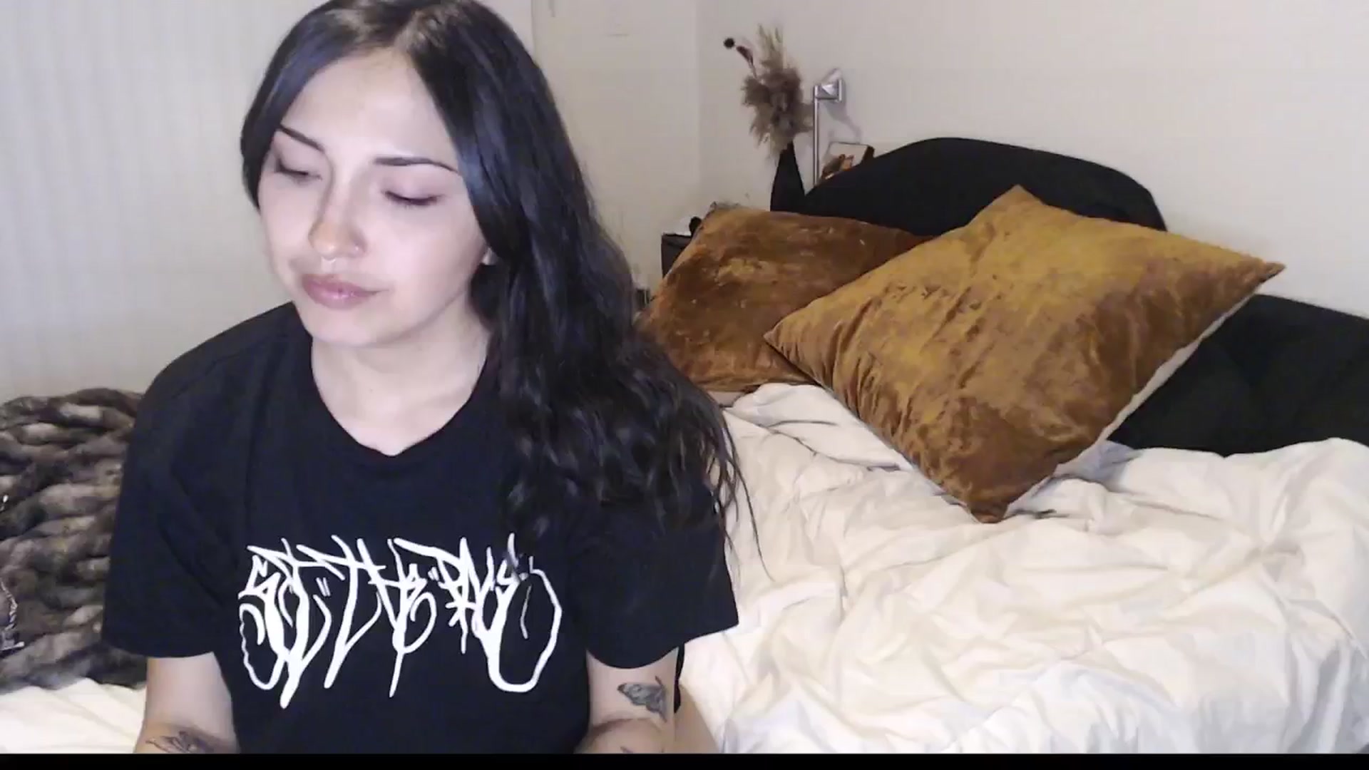 Gallery image thumbnail from Lil_bunniii's myfreecams stream on, 04/14/2025, 07:46 image 9 of 20
