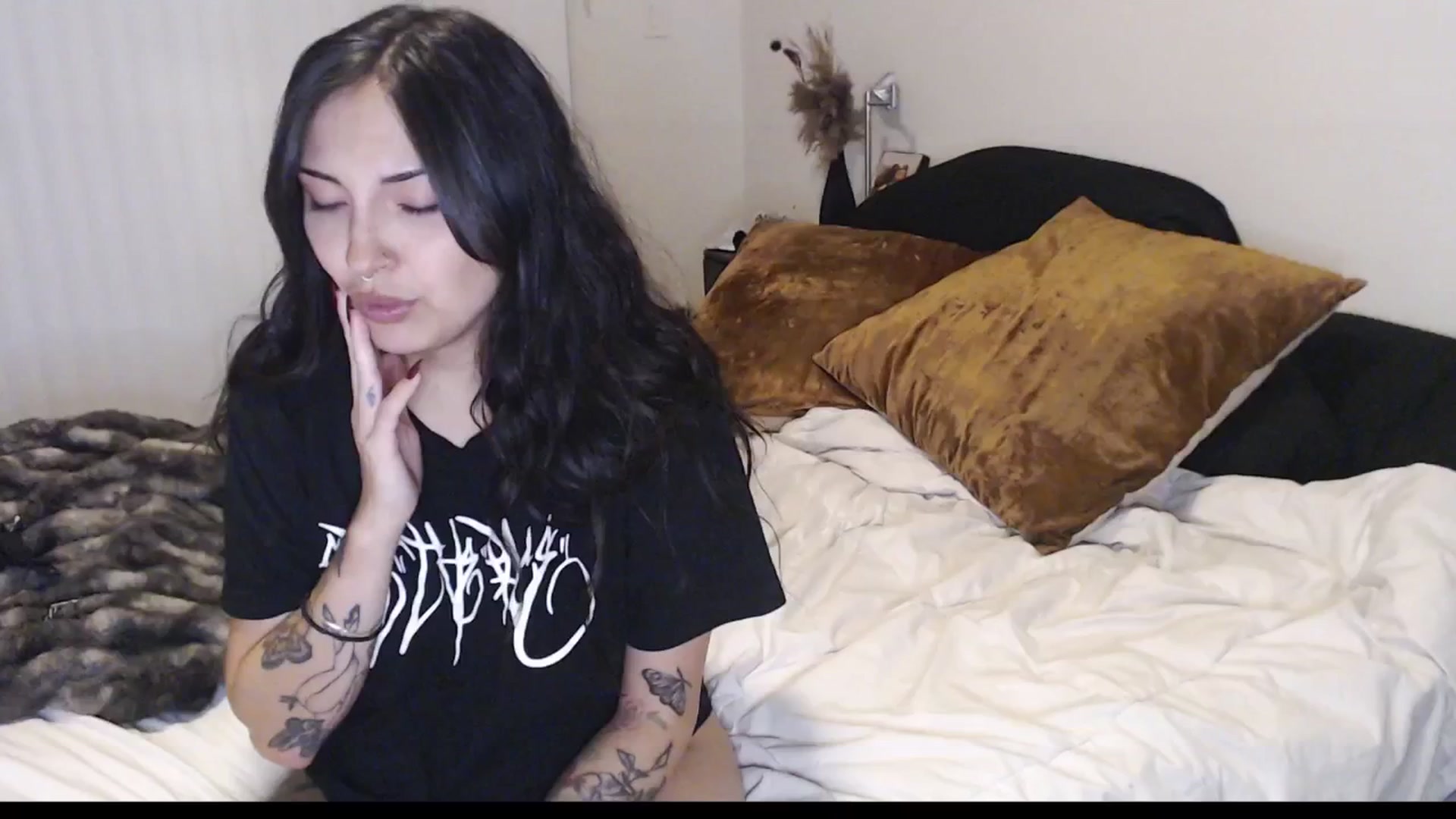 Gallery image thumbnail from Lil_bunniii's myfreecams stream on, 04/14/2025, 07:46 image 1 of 20