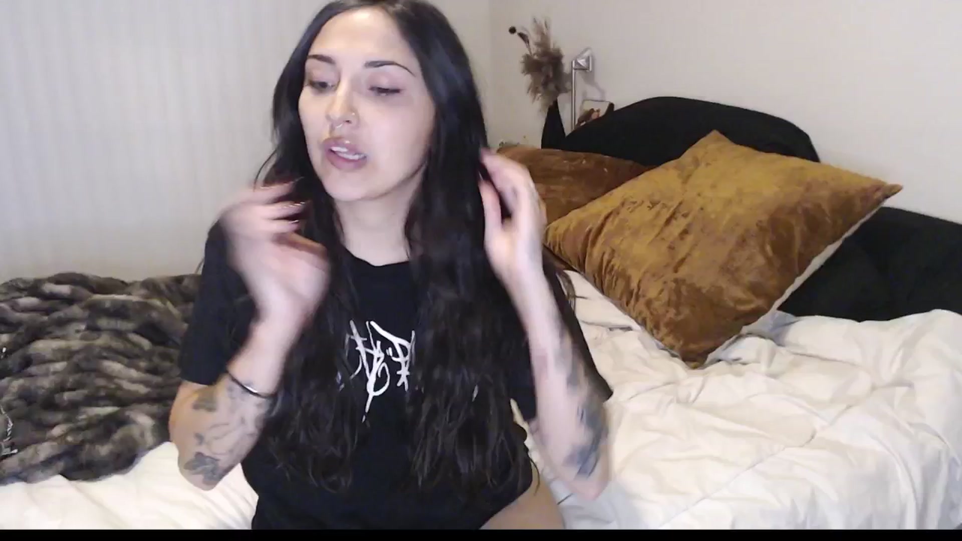 Gallery image thumbnail from Lil_bunniii's myfreecams stream on, 04/14/2025, 07:46 image 10 of 20