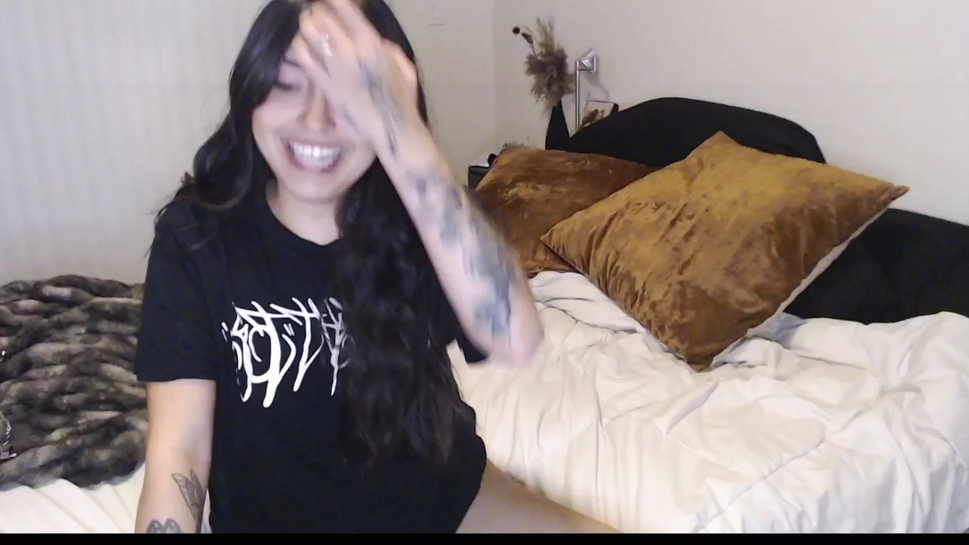 Gallery image thumbnail from Lil_bunniii's myfreecams stream on, 04/14/2025, 07:46 image 15 of 20