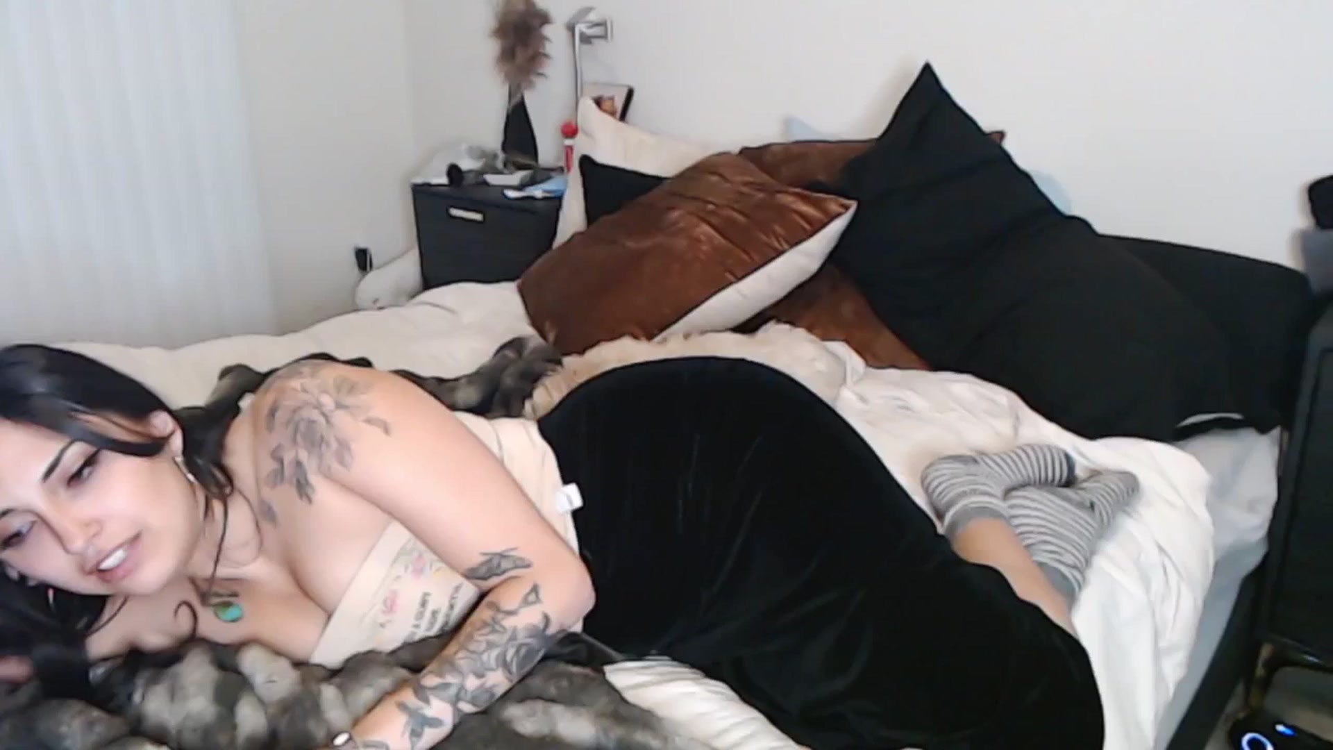 Gallery image thumbnail from Lil_bunniii's myfreecams stream on, 04/25/2025, 06:59 image 4 of 20