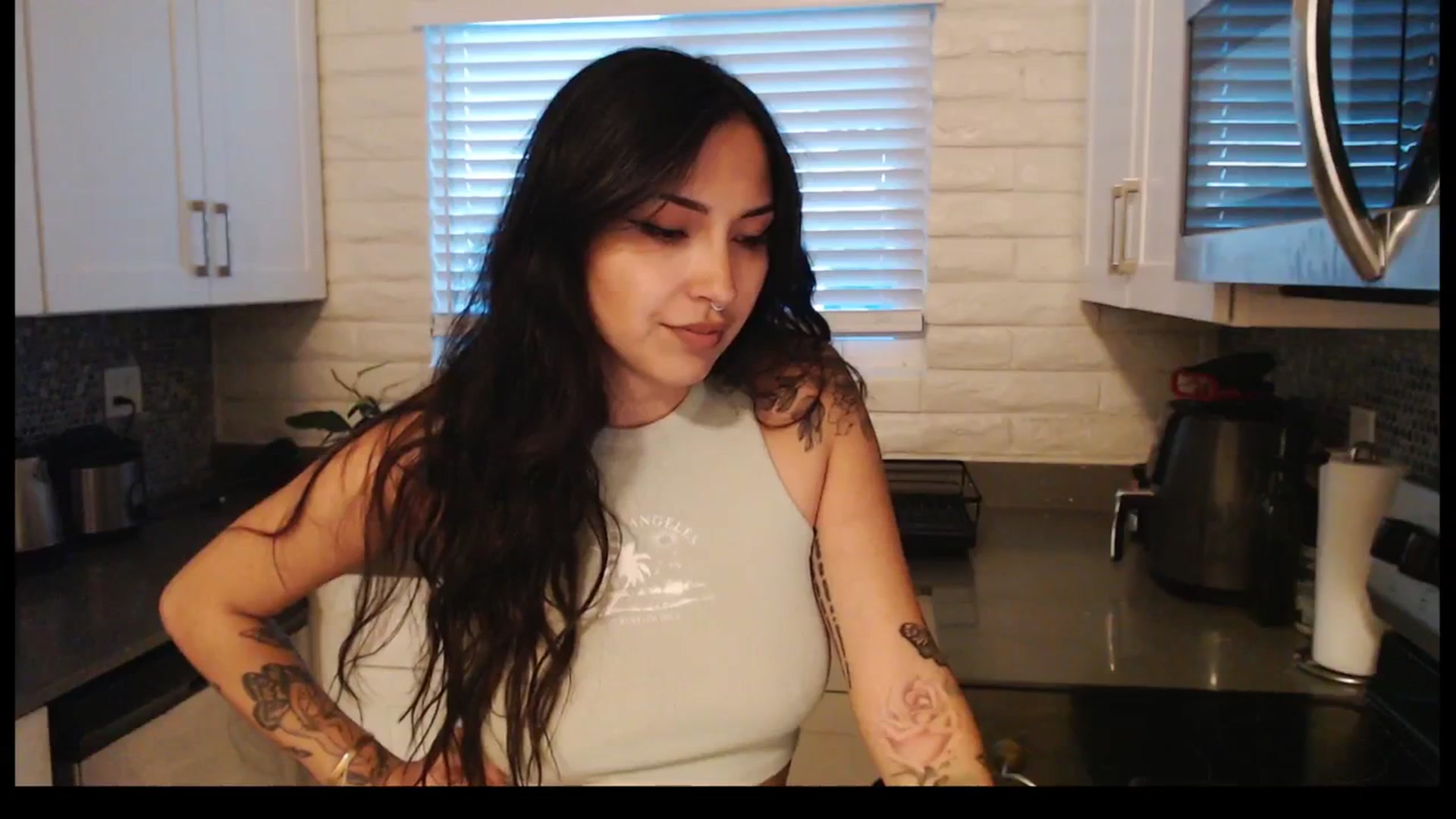 Gallery image thumbnail from Lil_bunniii's myfreecams stream on, 05/04/2025, 03:04 image 11 of 20