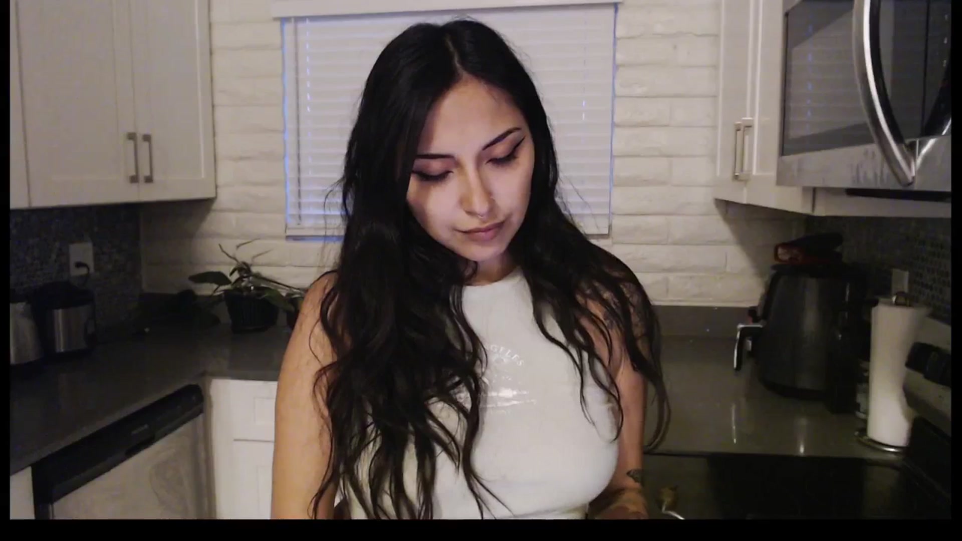 Gallery image thumbnail from Lil_bunniii's myfreecams stream on, 05/04/2025, 03:04 image 13 of 20
