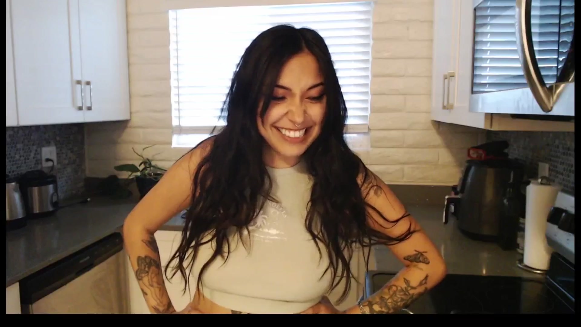 Gallery image thumbnail from Lil_bunniii's myfreecams stream on, 05/04/2025, 03:04 image 8 of 20
