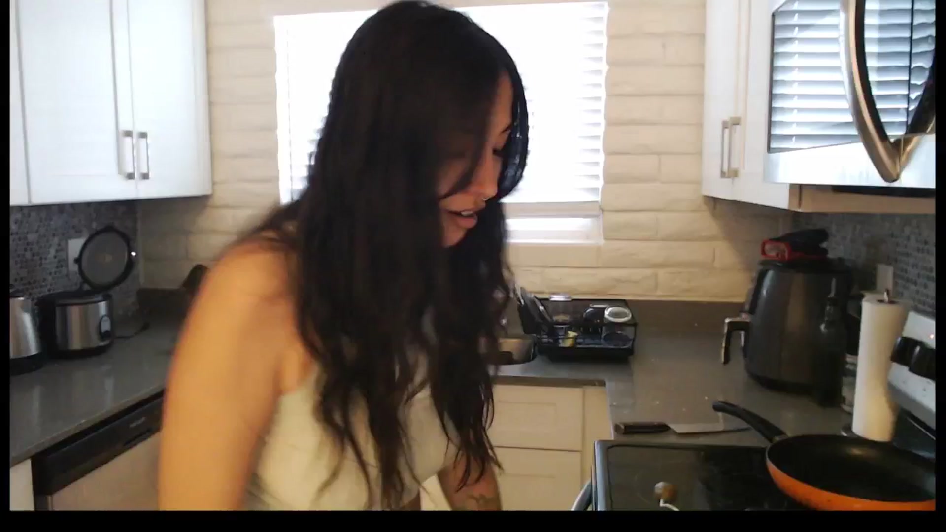 Gallery image thumbnail from Lil_bunniii's myfreecams stream on, 05/04/2025, 03:04 image 3 of 20