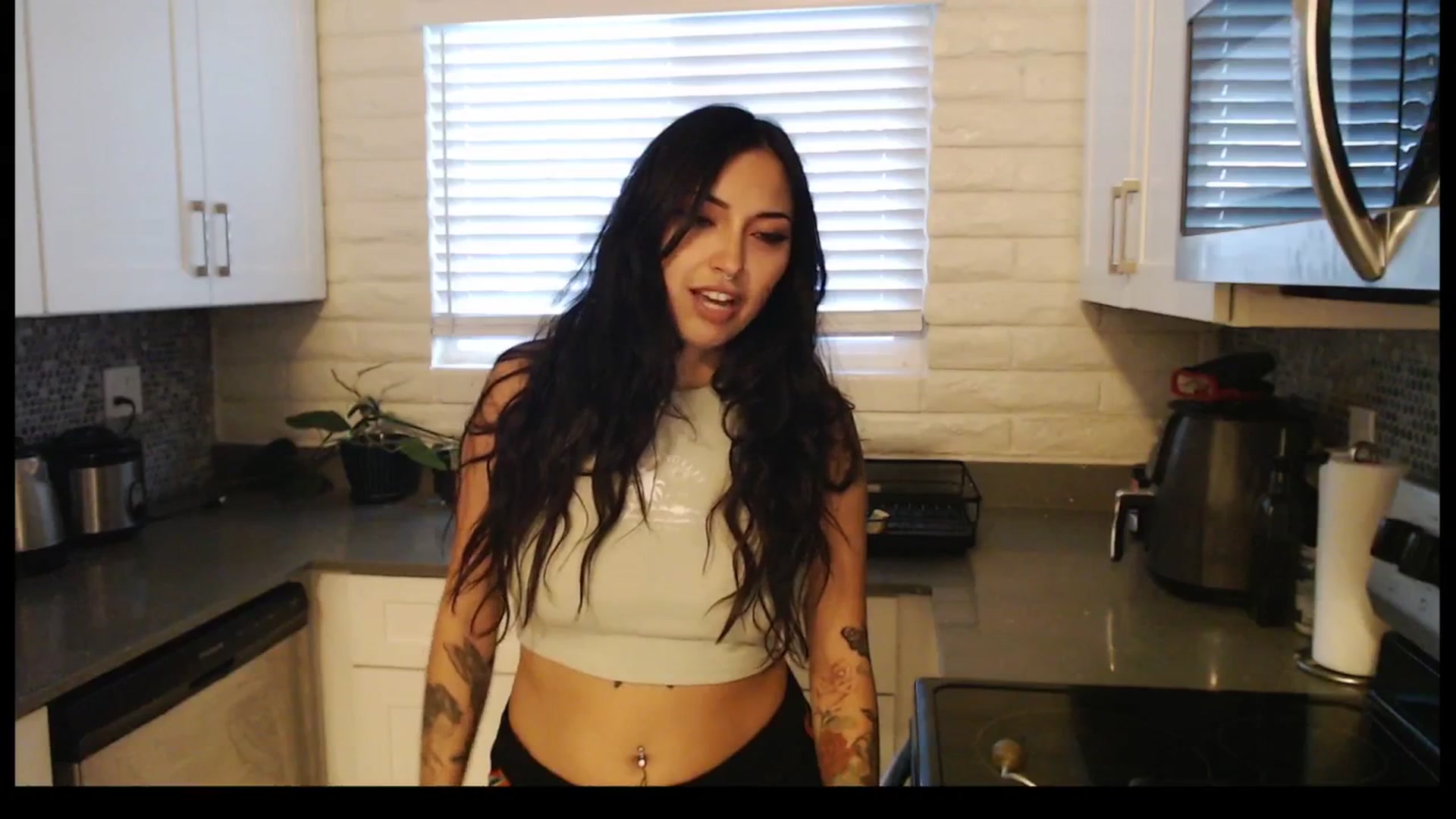 Gallery image thumbnail from Lil_bunniii's myfreecams stream on, 05/04/2025, 03:04 image 9 of 20