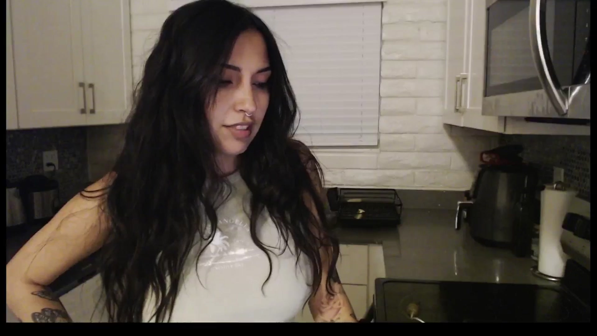 Gallery image thumbnail from Lil_bunniii's myfreecams stream on, 05/04/2025, 03:04 image 15 of 20