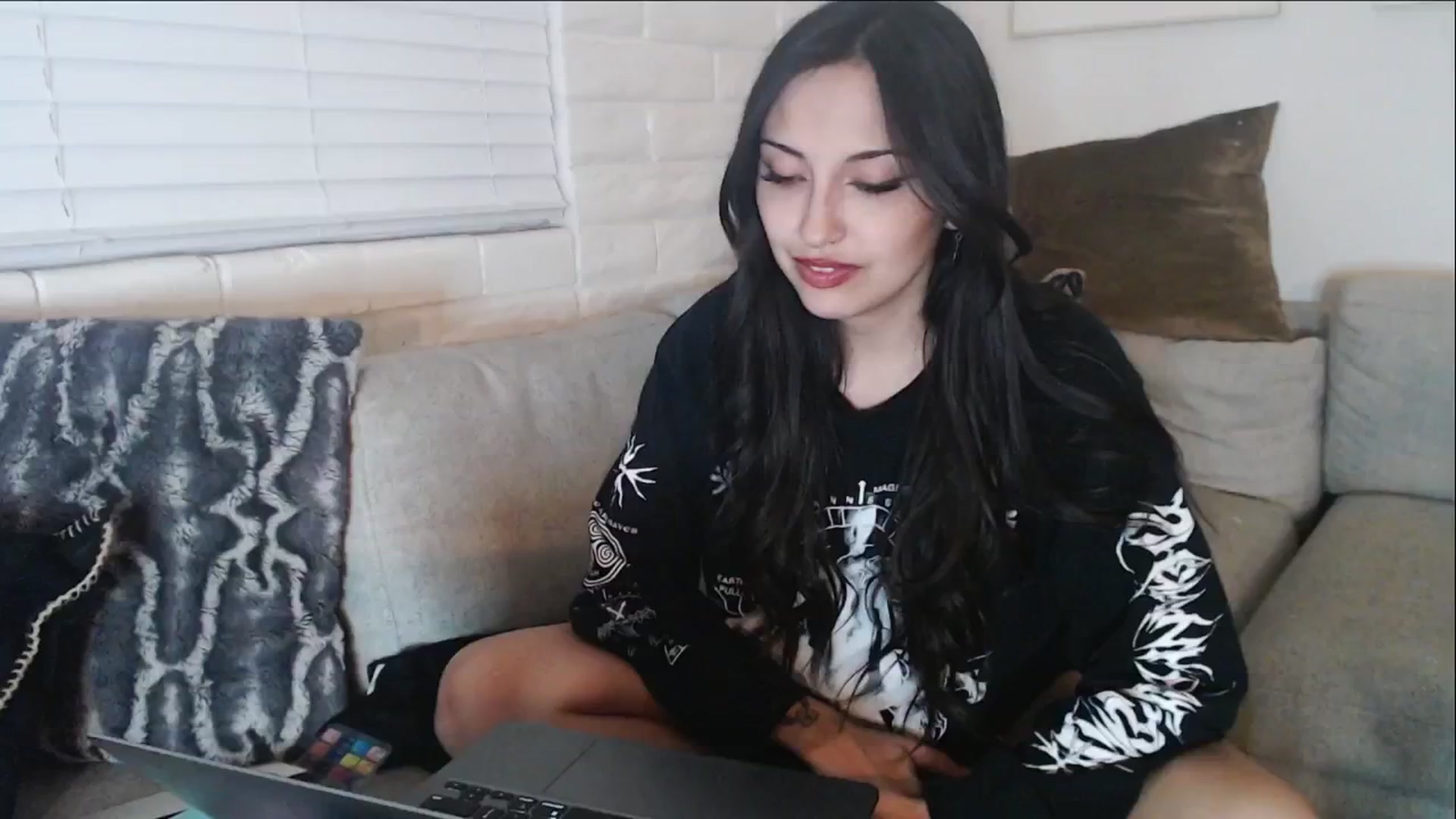 Gallery image thumbnail from Lil_bunniii's myfreecams stream on, 11/15/2025, 09:15 image 8 of 20
