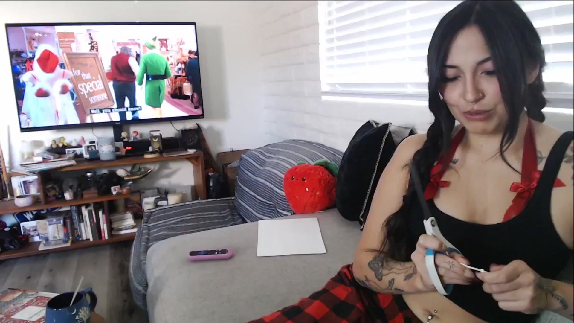Gallery image thumbnail from Lil_bunniii's myfreecams stream on, 12/08/2025, 24:01 image 1 of 20