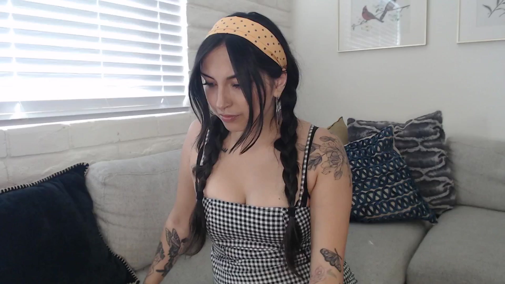 Gallery image thumbnail from Lil_bunniii's myfreecams stream on, 03/16/2026, 24:15 image 8 of 20