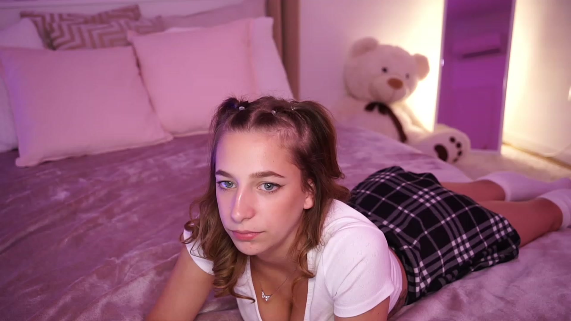Gallery image thumbnail from LilaBlossom's myfreecams stream on, 10/20/2023, 23:27 image 16 of 20