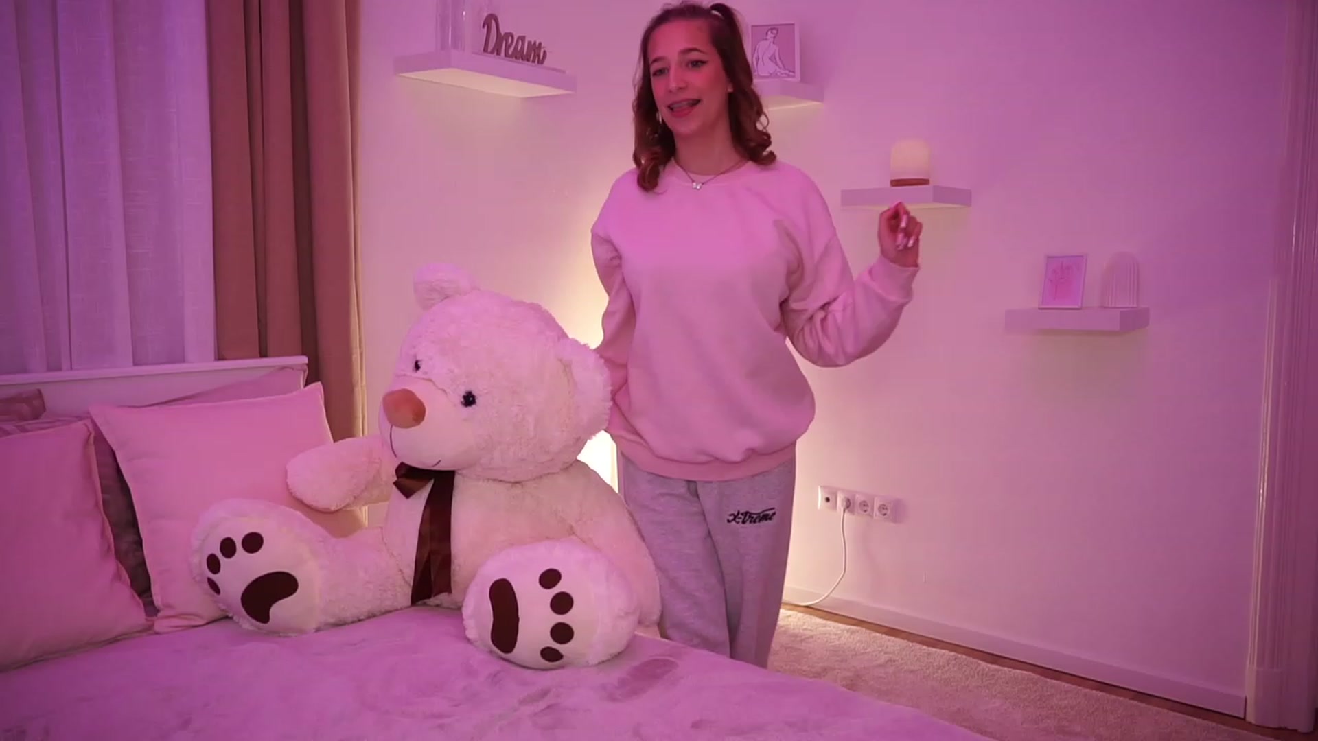 Gallery image thumbnail from LilaBlossom's myfreecams stream on, 10/26/2023, 11:42 image 5 of 20