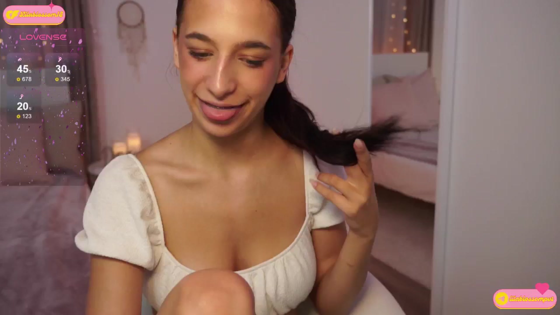Gallery image thumbnail from LilaBlossom's myfreecams stream on, 07/18/2024, 17:39 image 15 of 20