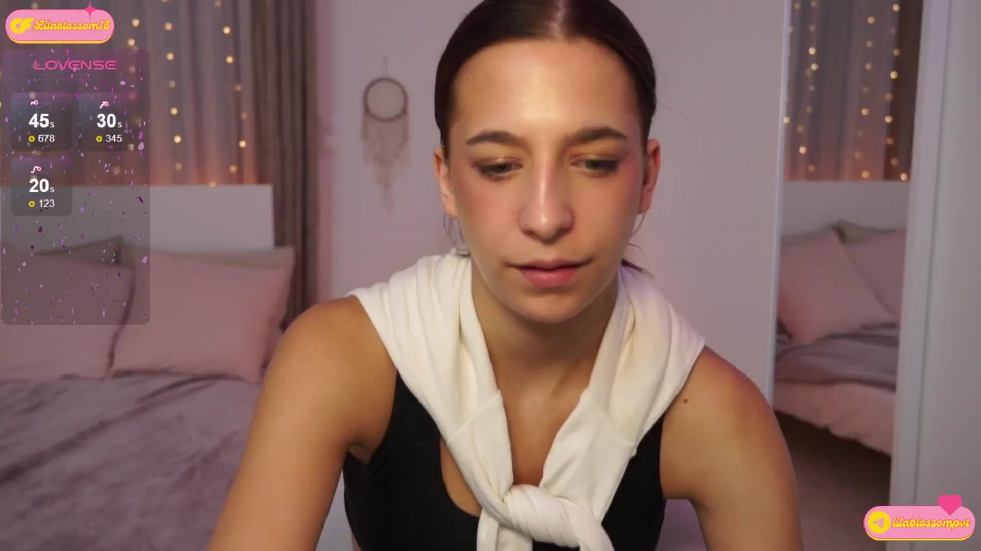 Gallery image thumbnail from LilaBlossom's myfreecams stream on, 07/19/2024, 02:33 image 16 of 20