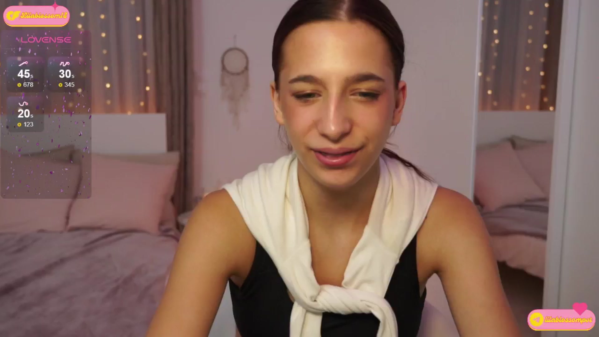 Gallery image thumbnail from LilaBlossom's myfreecams stream on, 07/19/2024, 02:33 image 5 of 20