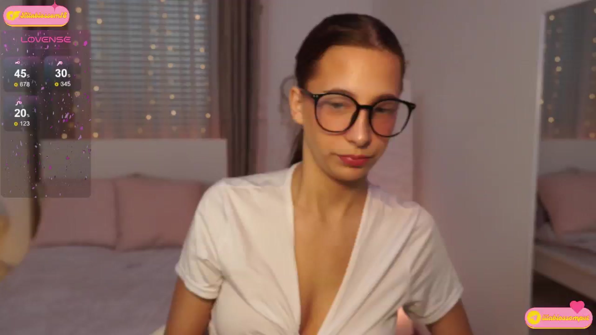 Gallery image thumbnail from LilaBlossom's myfreecams stream on, 08/01/2024, 15:09 image 9 of 20