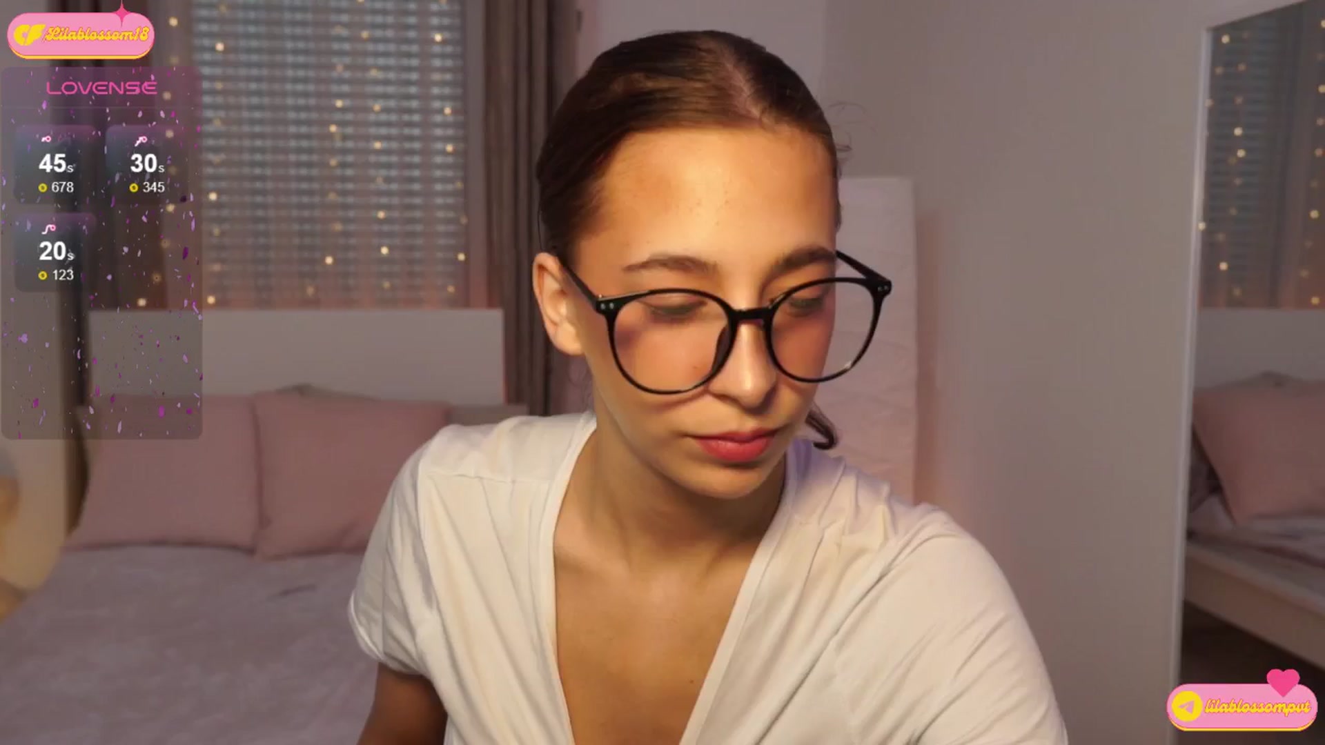 Gallery image thumbnail from LilaBlossom's myfreecams stream on, 08/01/2024, 15:09 image 4 of 20