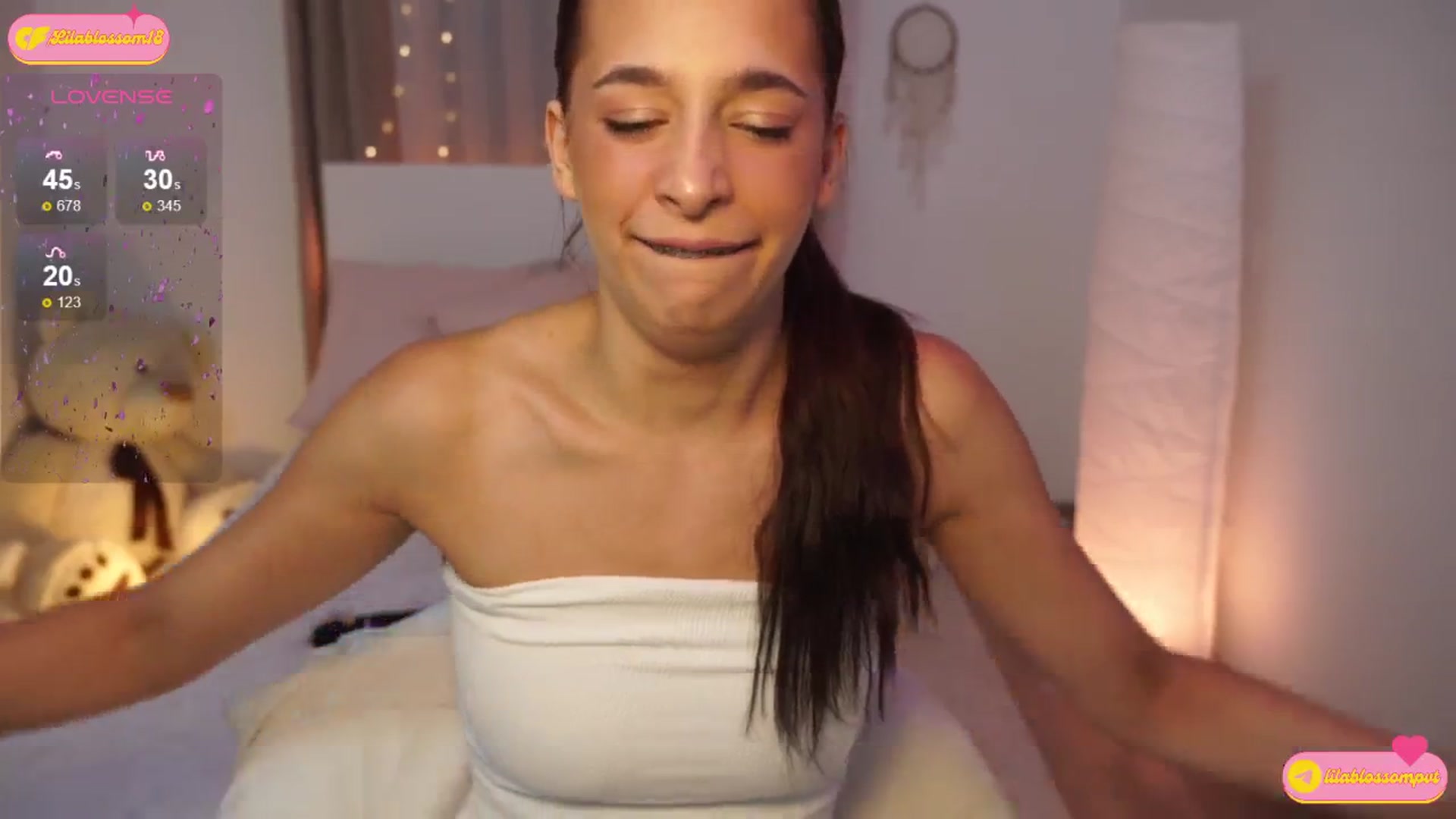 Gallery image thumbnail from LilaBlossom's myfreecams stream on, 08/10/2024, 19:01 image 15 of 20