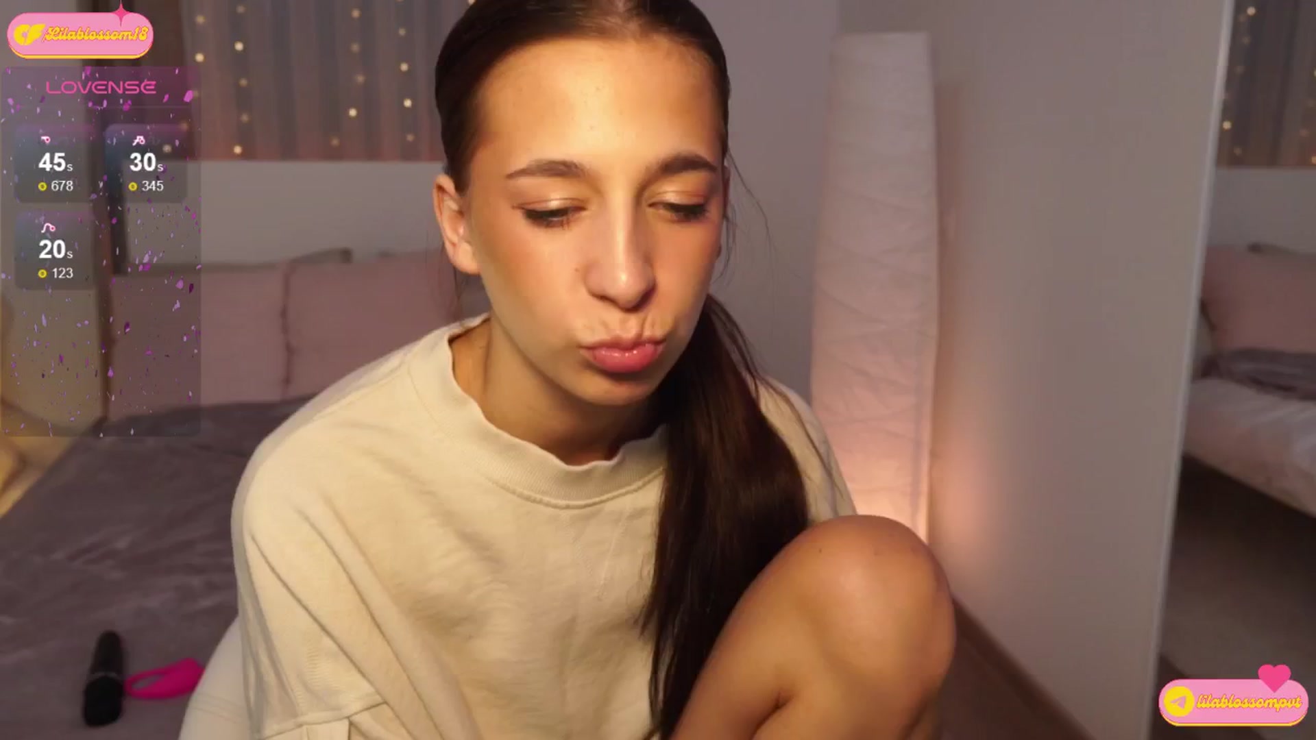Gallery image thumbnail from LilaBlossom's myfreecams stream on, 08/13/2024, 21:30 image 10 of 20