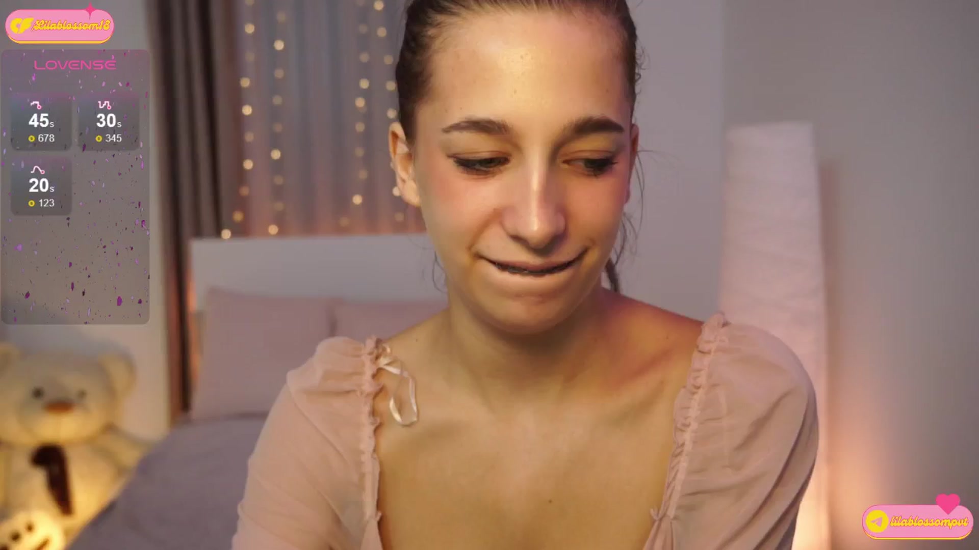 Gallery image thumbnail from LilaBlossom's myfreecams stream on, 08/17/2024, 12:36 image 7 of 20
