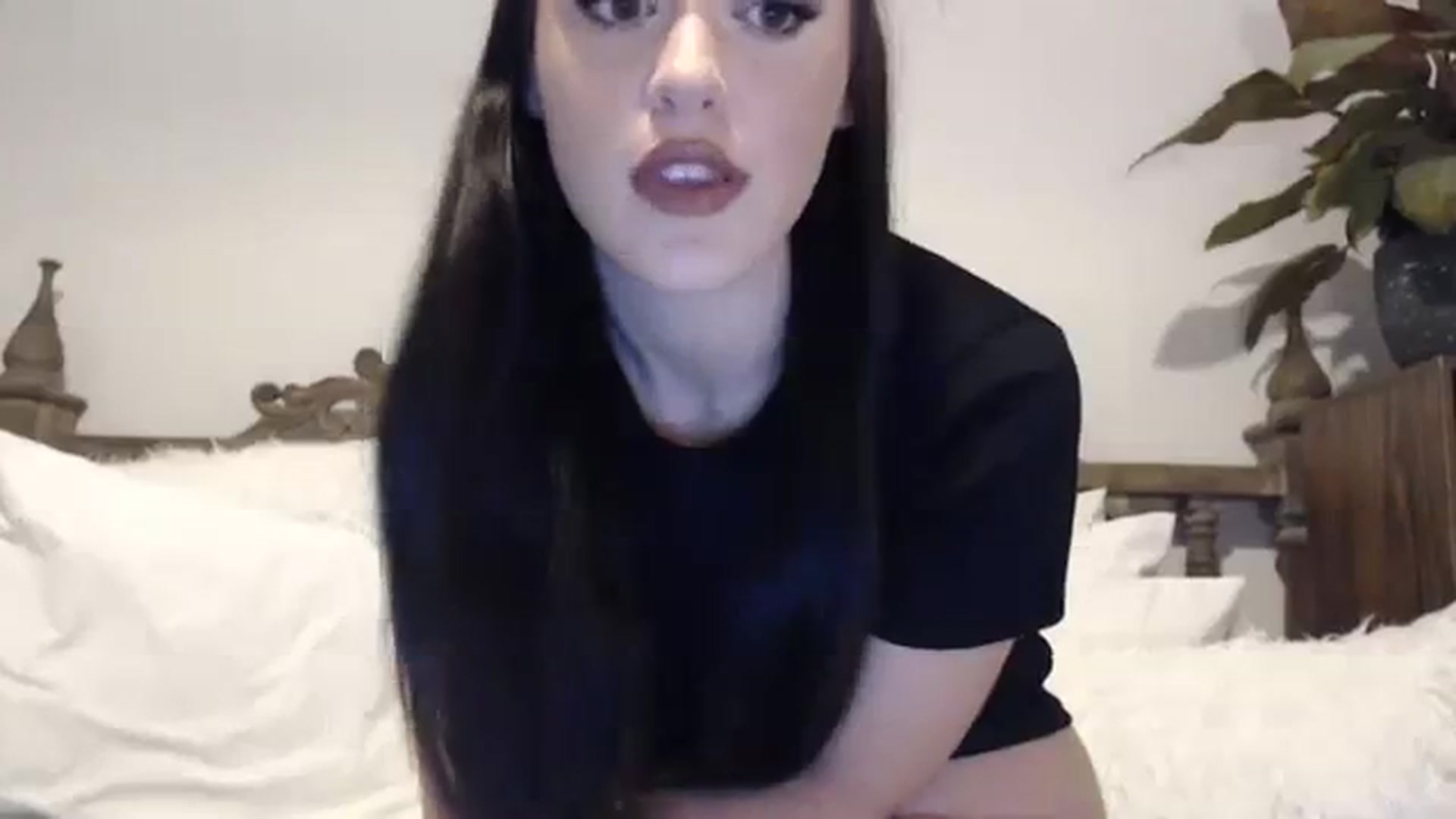 Gallery image thumbnail from LilaWylde's myfreecams stream on, 08/06/2023, 17:08 image 17 of 20