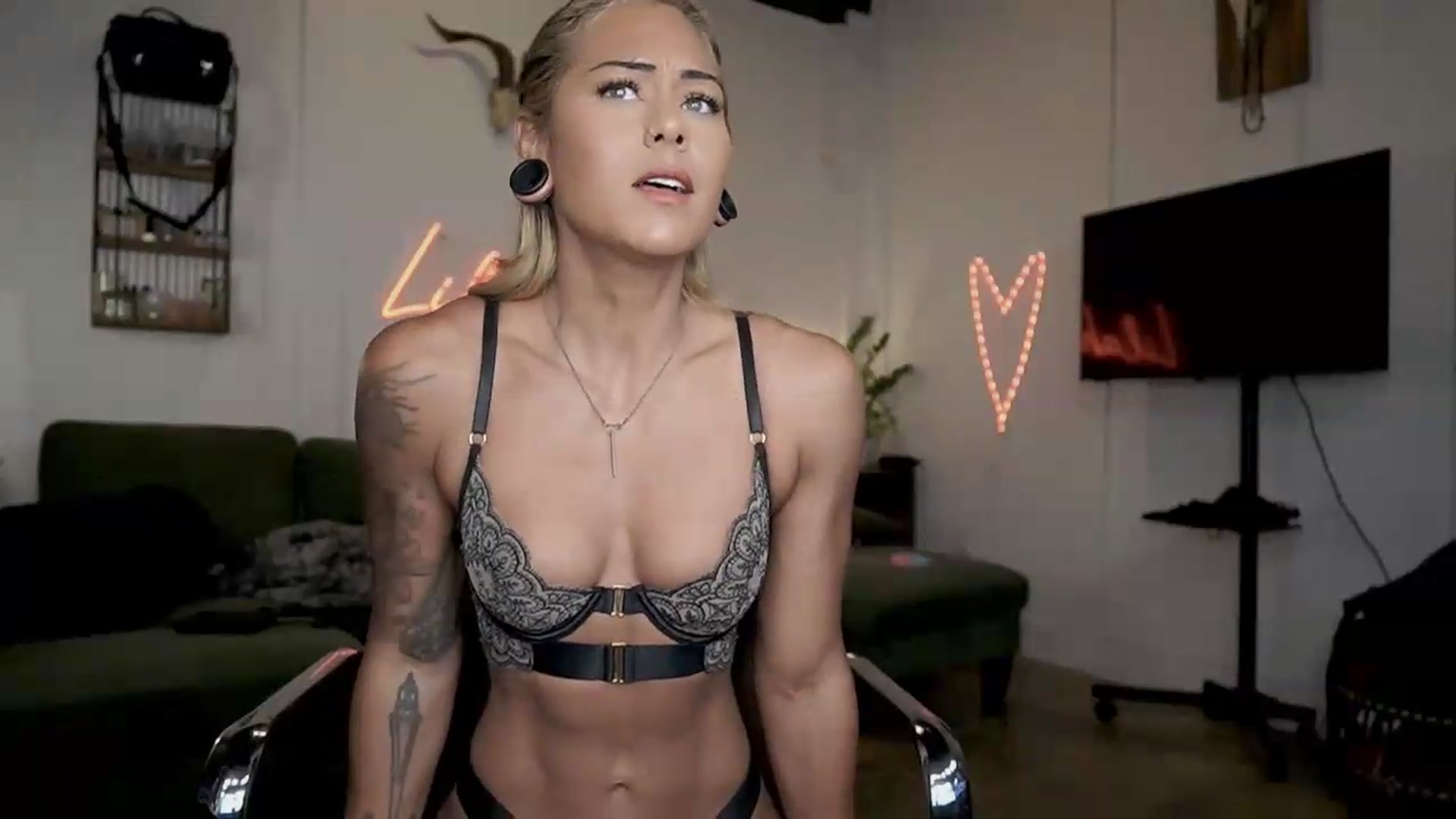 Gallery image thumbnail from Lilah_Fit's myfreecams stream on, 07/28/2026, 01:13 image 2 of 20