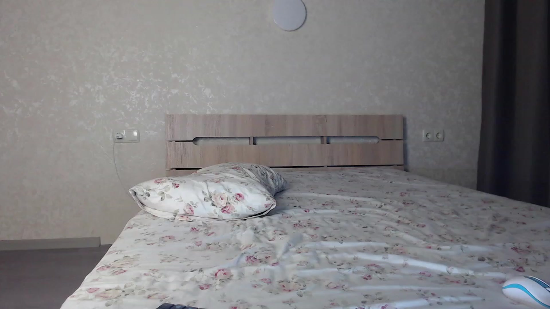 Gallery image thumbnail from Lilcutee's myfreecams stream on, 02/06/2023, 16:27 image 12 of 20