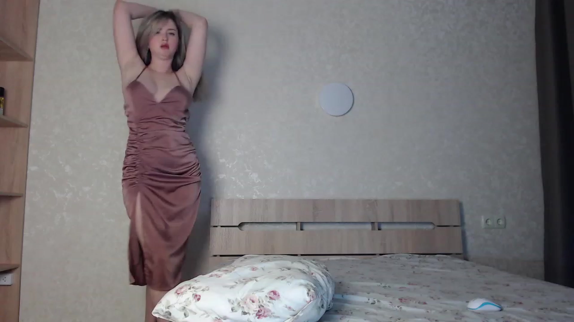 Gallery image thumbnail from Lilcutee's myfreecams stream on, 02/12/2023, 19:39 image 12 of 20