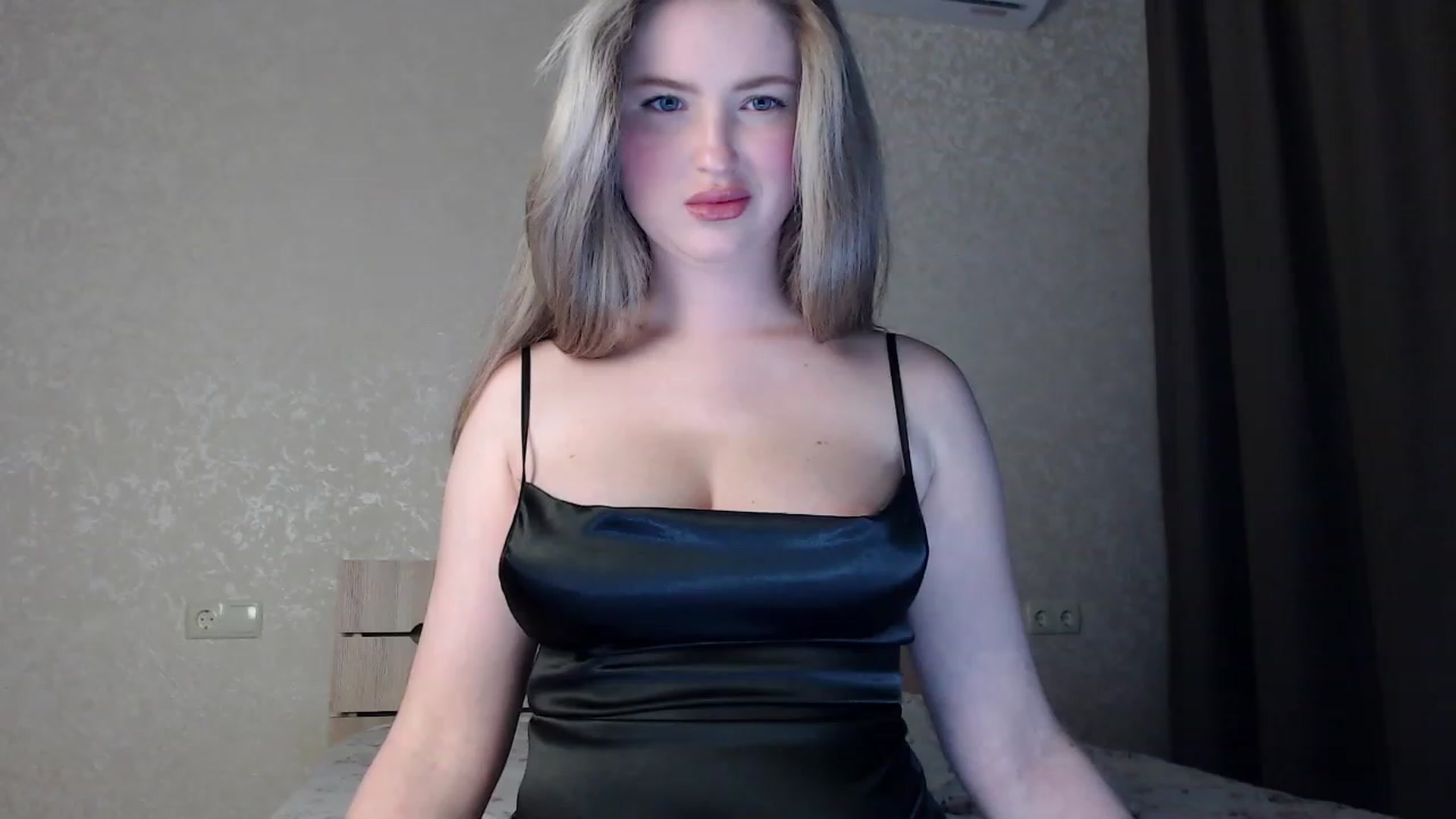 Gallery image thumbnail from Lilcutee's myfreecams stream on, 02/13/2023, 17:49 image 1 of 20