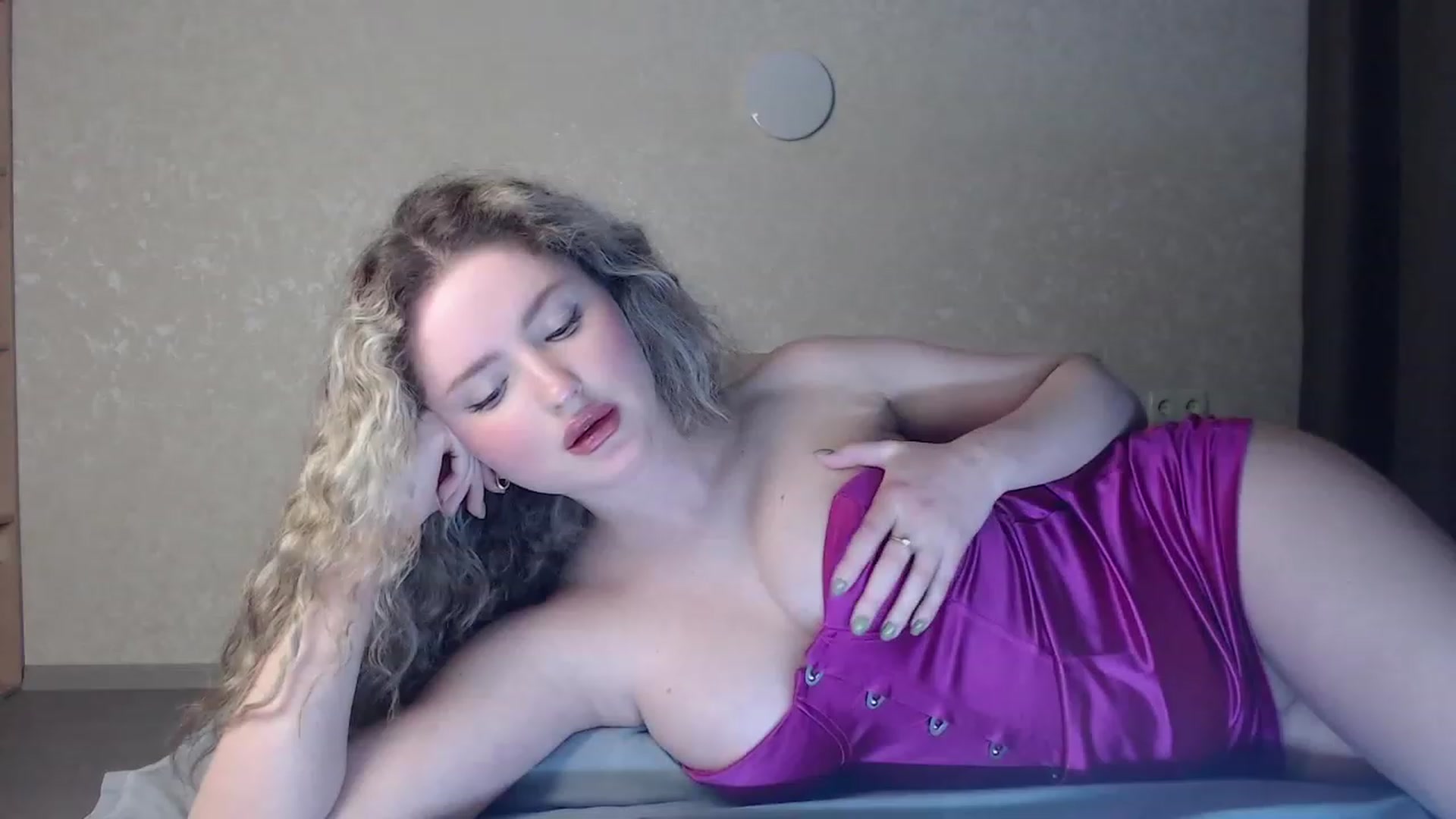 Gallery image thumbnail from Lilcutee's myfreecams stream on, 02/27/2023, 19:23 image 14 of 20