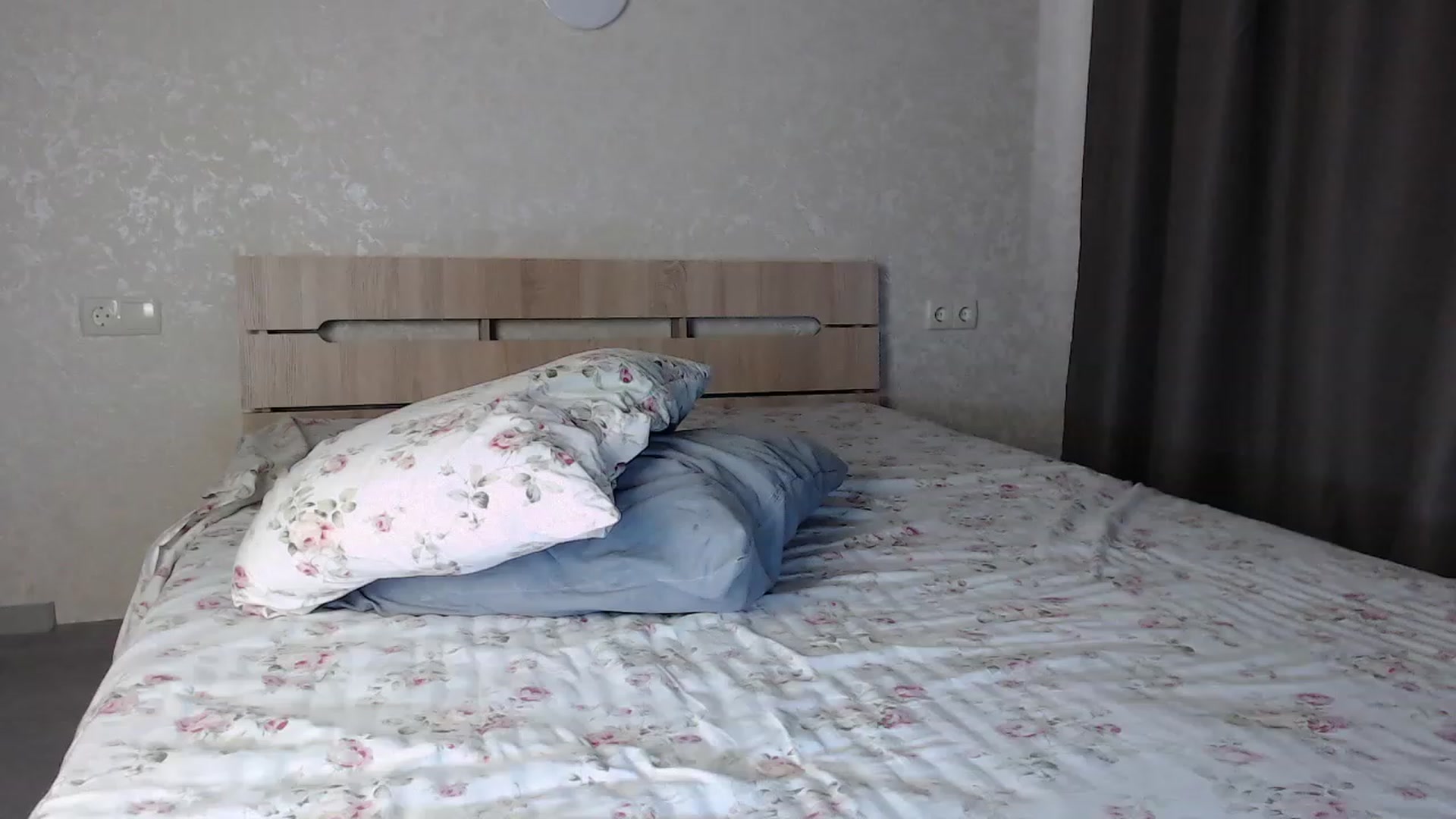Gallery image thumbnail from Lilcutee's myfreecams stream on, 03/27/2023, 14:01 image 13 of 20