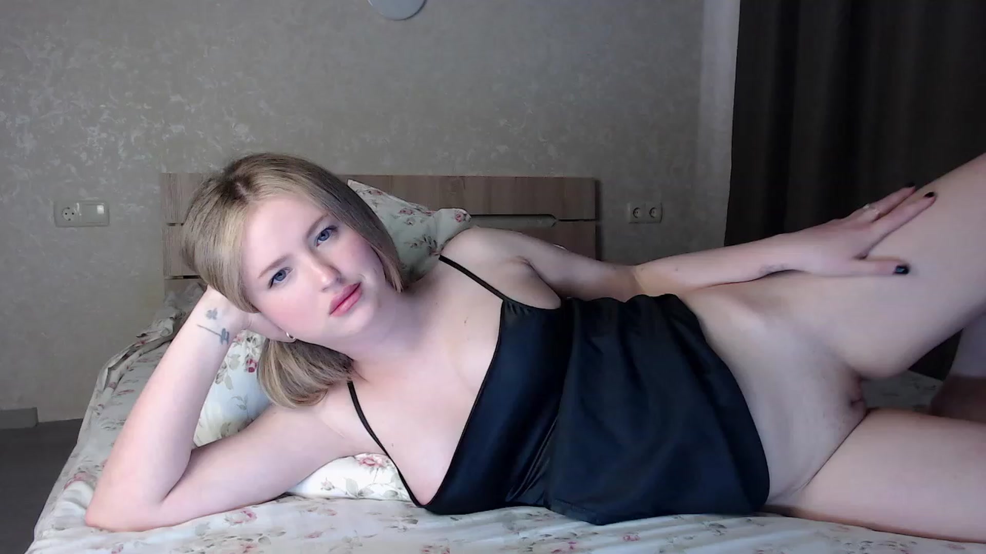 Gallery image thumbnail from Lilcutee's myfreecams stream on, 03/27/2023, 14:01 image 12 of 20