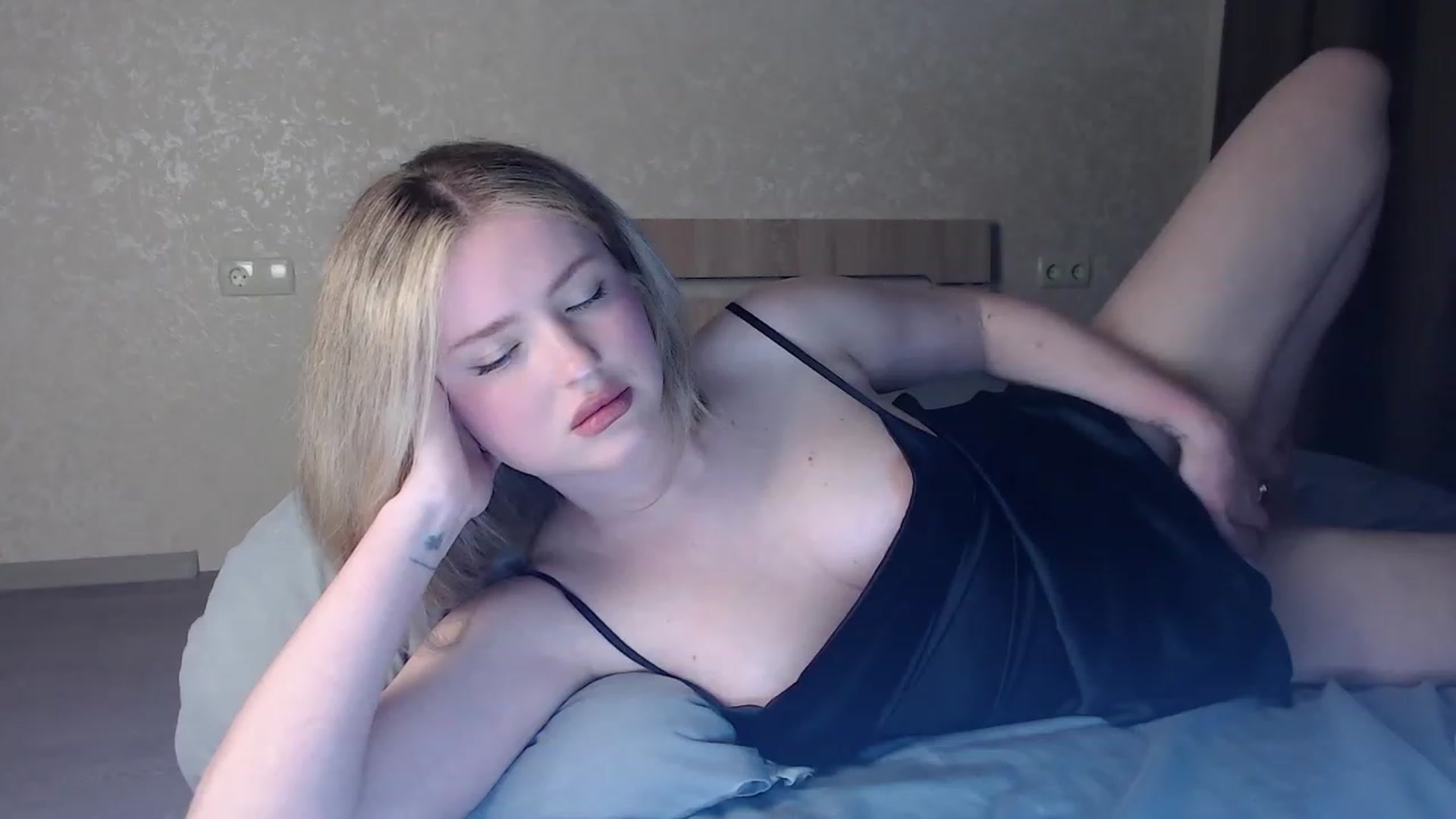 Gallery image thumbnail from Lilcutee's myfreecams stream on, 04/09/2023, 16:59 image 18 of 20