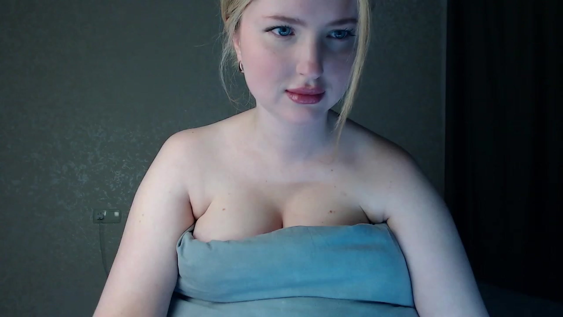 Gallery image thumbnail from Lilcutee's myfreecams stream on, 04/23/2023, 17:00 image 9 of 20