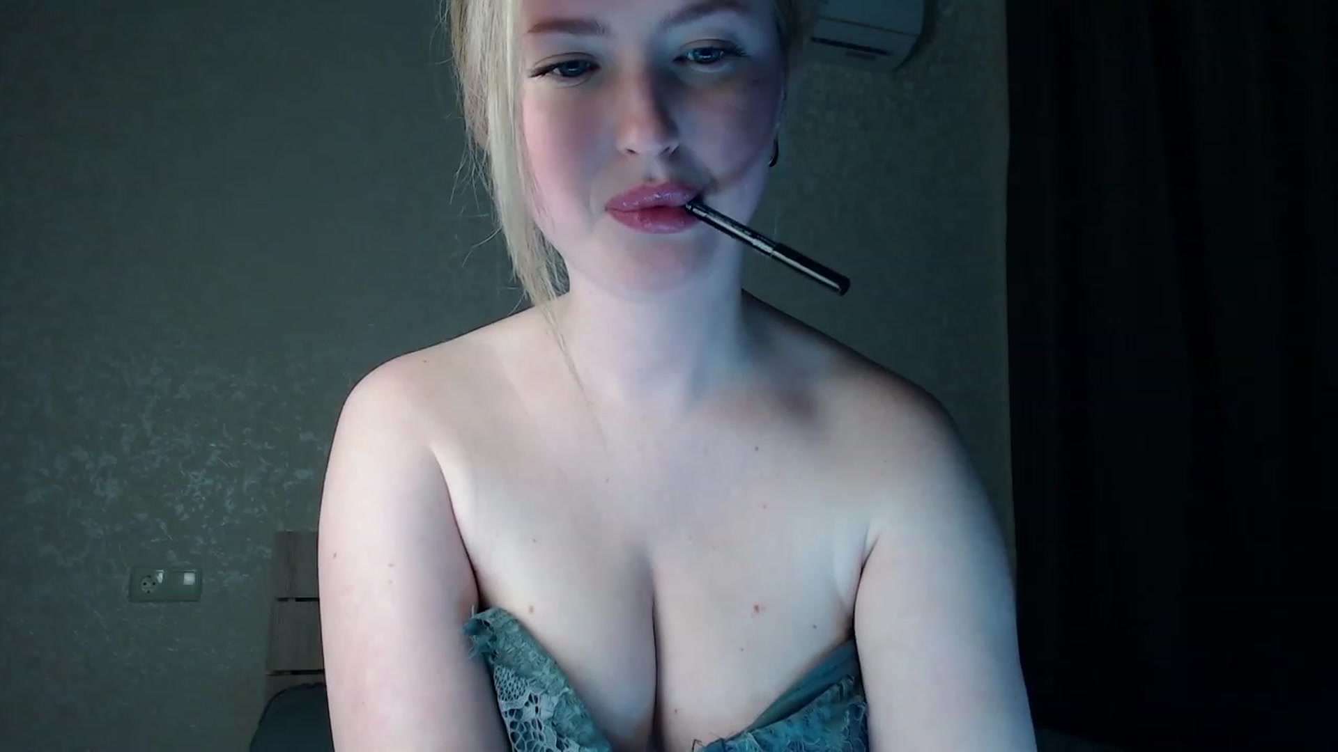 Gallery image thumbnail from Lilcutee's myfreecams stream on, 04/26/2023, 18:41 image 5 of 20