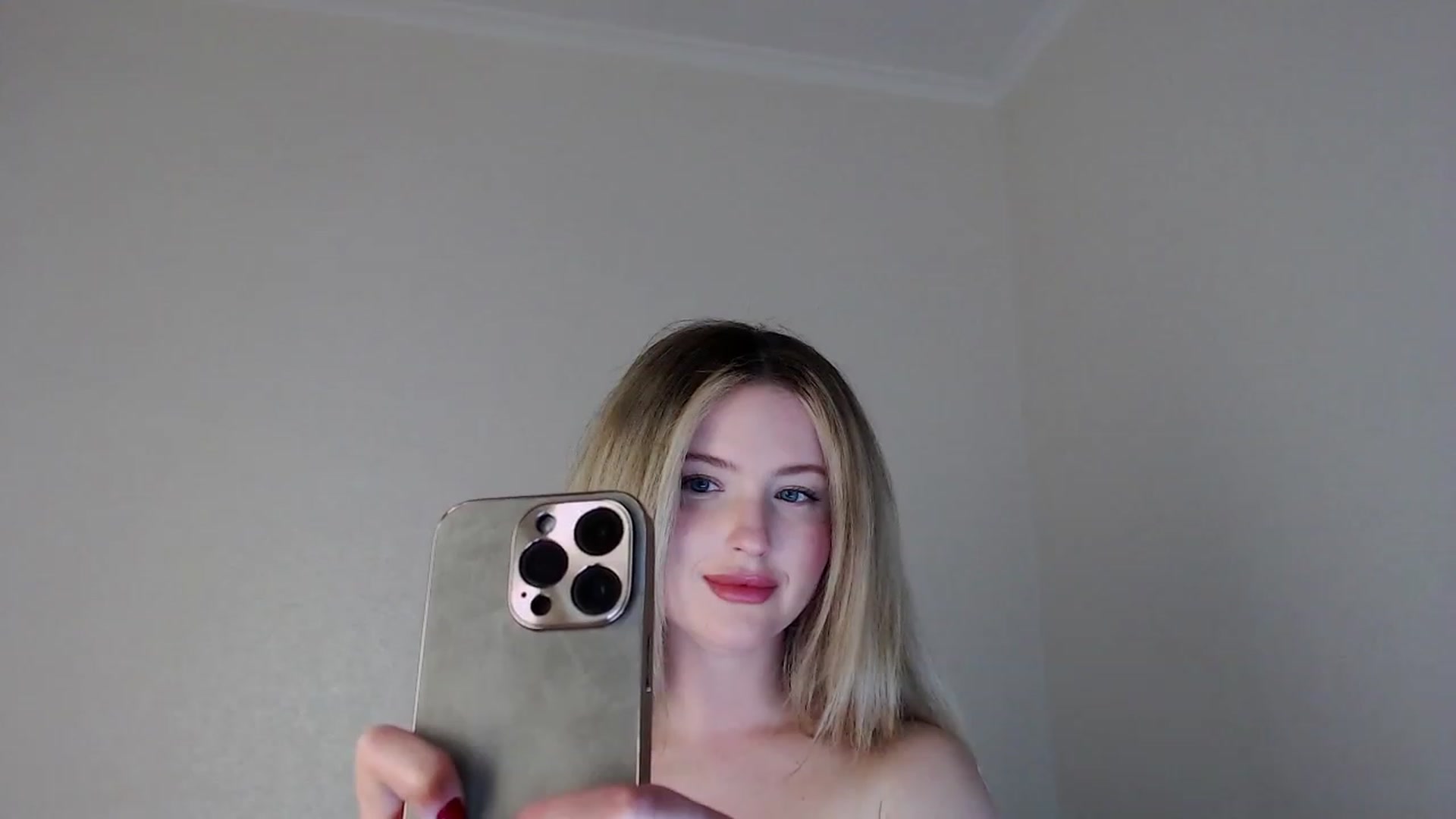 Gallery image thumbnail from Lilcutee's myfreecams stream on, 05/18/2023, 14:09 image 18 of 20