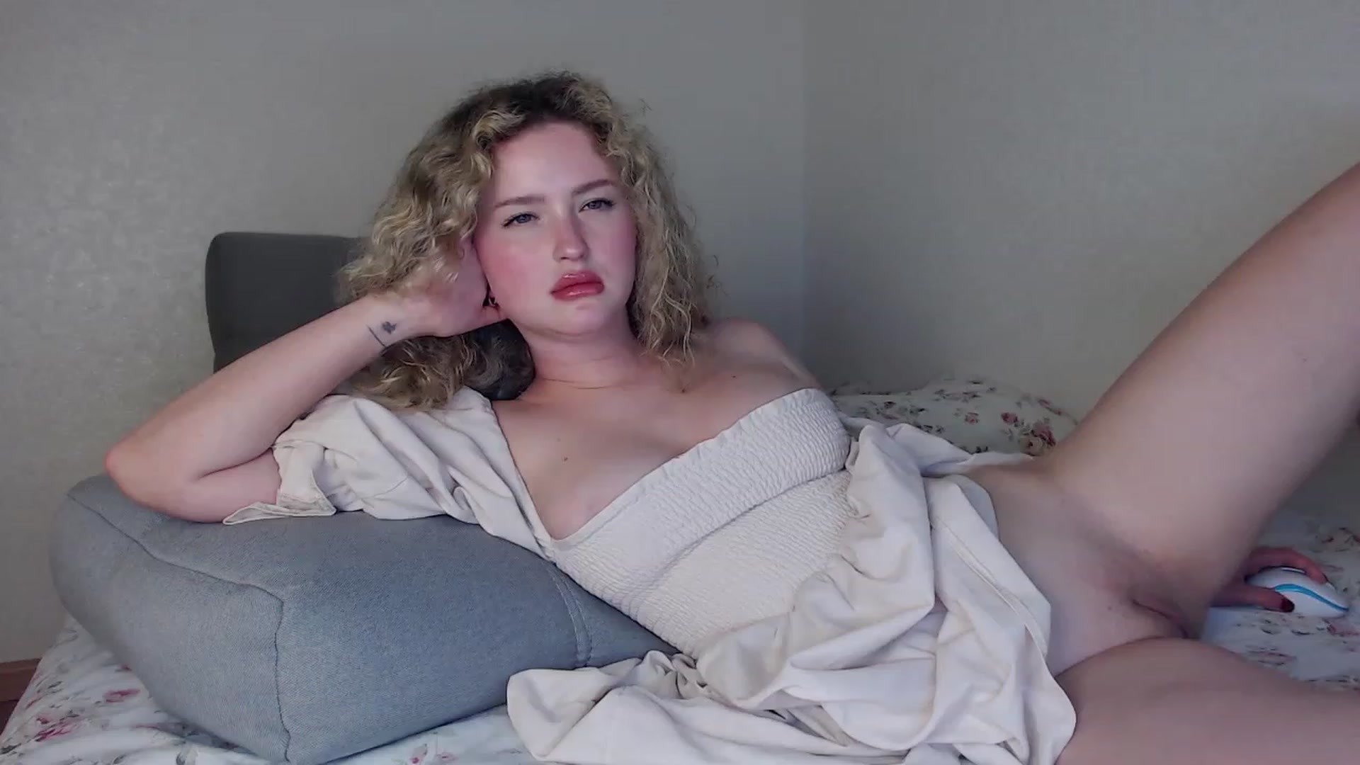 Gallery image thumbnail from Lilcutee's myfreecams stream on, 05/26/2023, 17:27 image 20 of 20