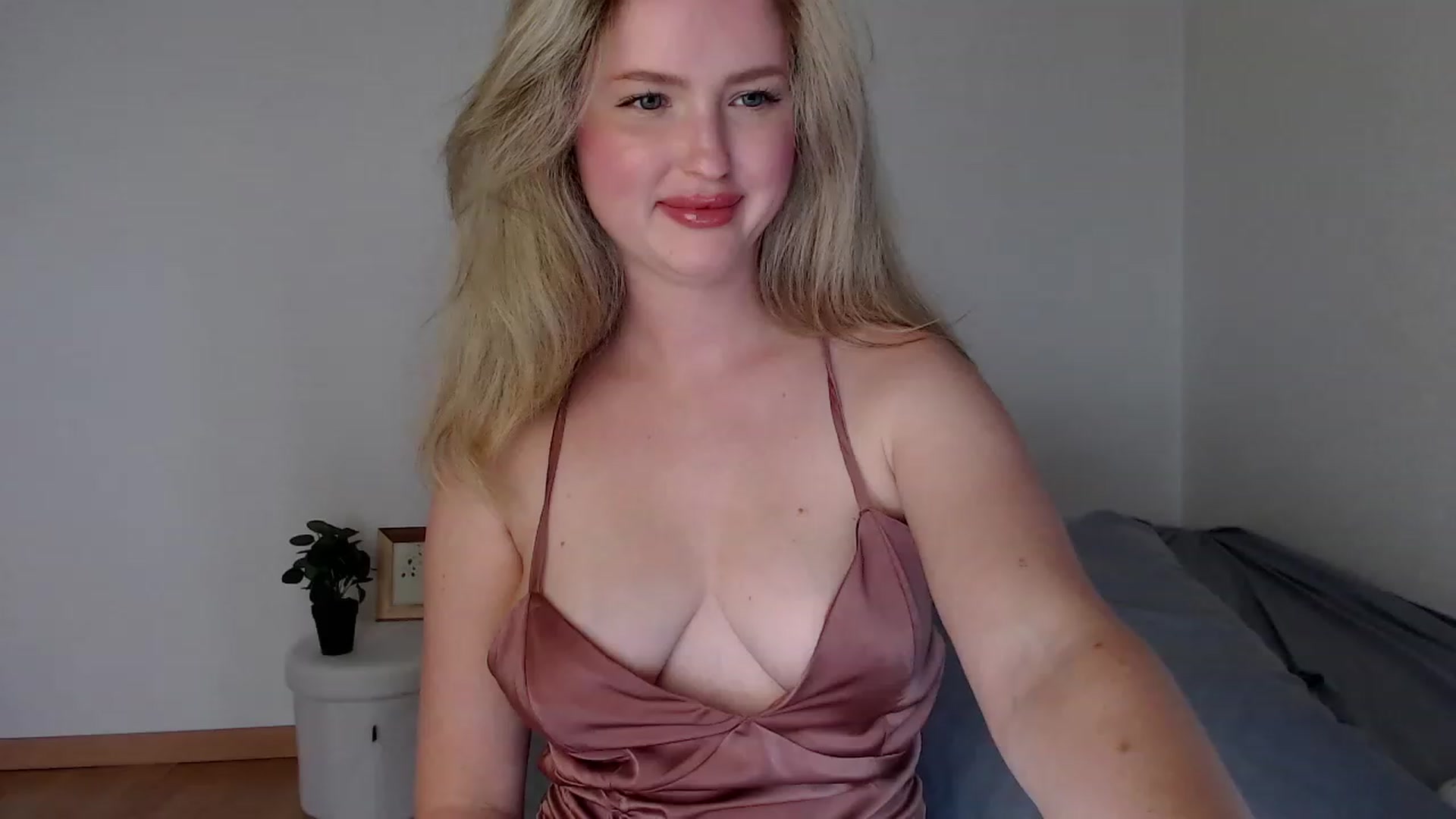 Gallery image thumbnail from Lilcutee's myfreecams stream on, 06/14/2023, 14:04 image 6 of 20