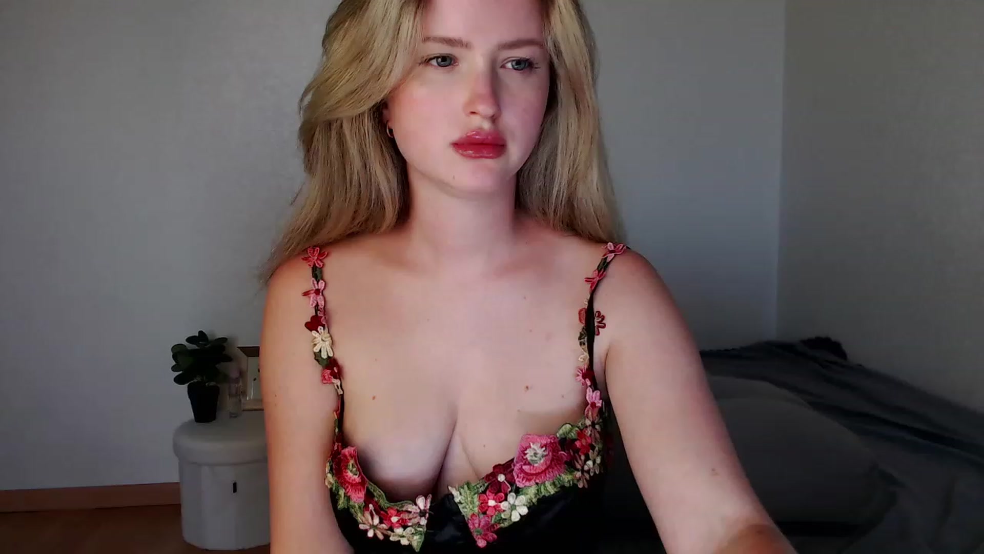 Gallery image thumbnail from Lilcutee's myfreecams stream on, 06/20/2023, 15:04 image 9 of 20