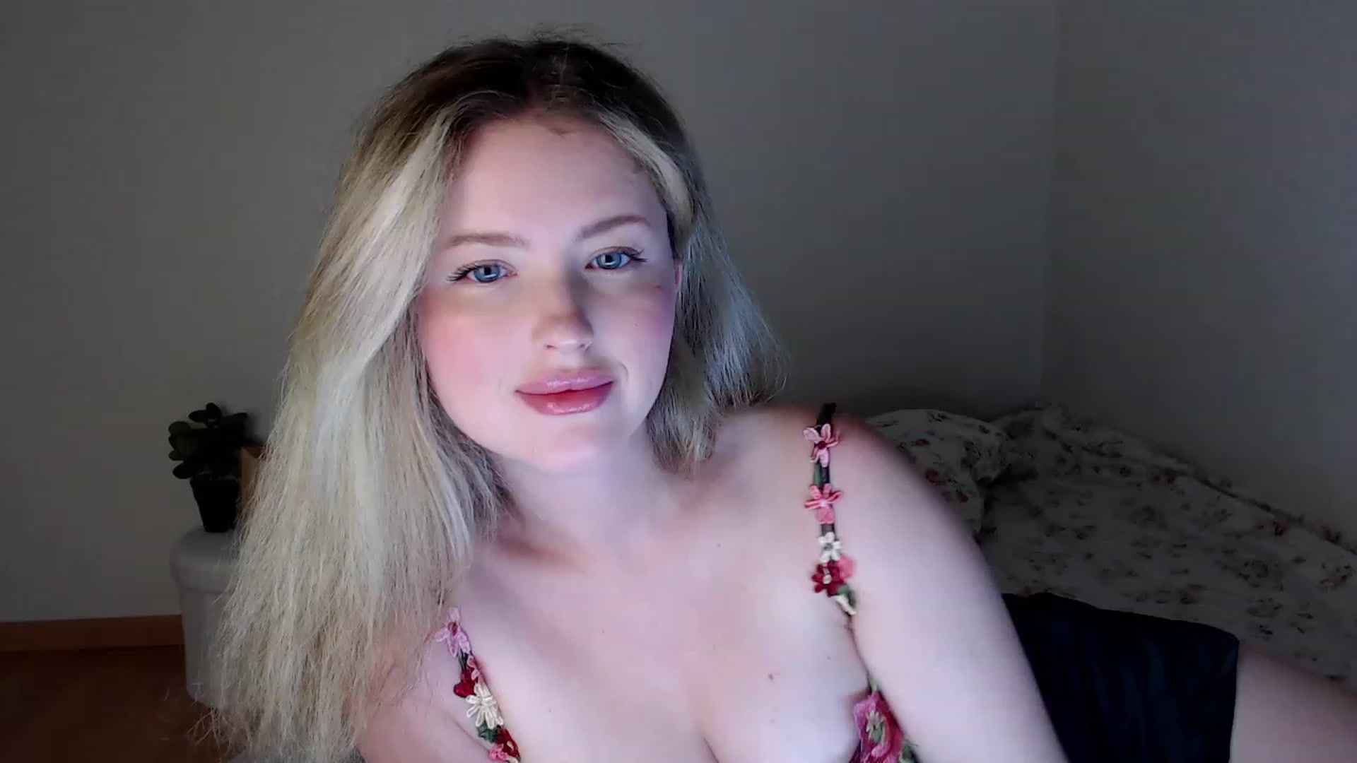Gallery image thumbnail from Lilcutee's myfreecams stream on, 06/29/2023, 14:57 image 13 of 20
