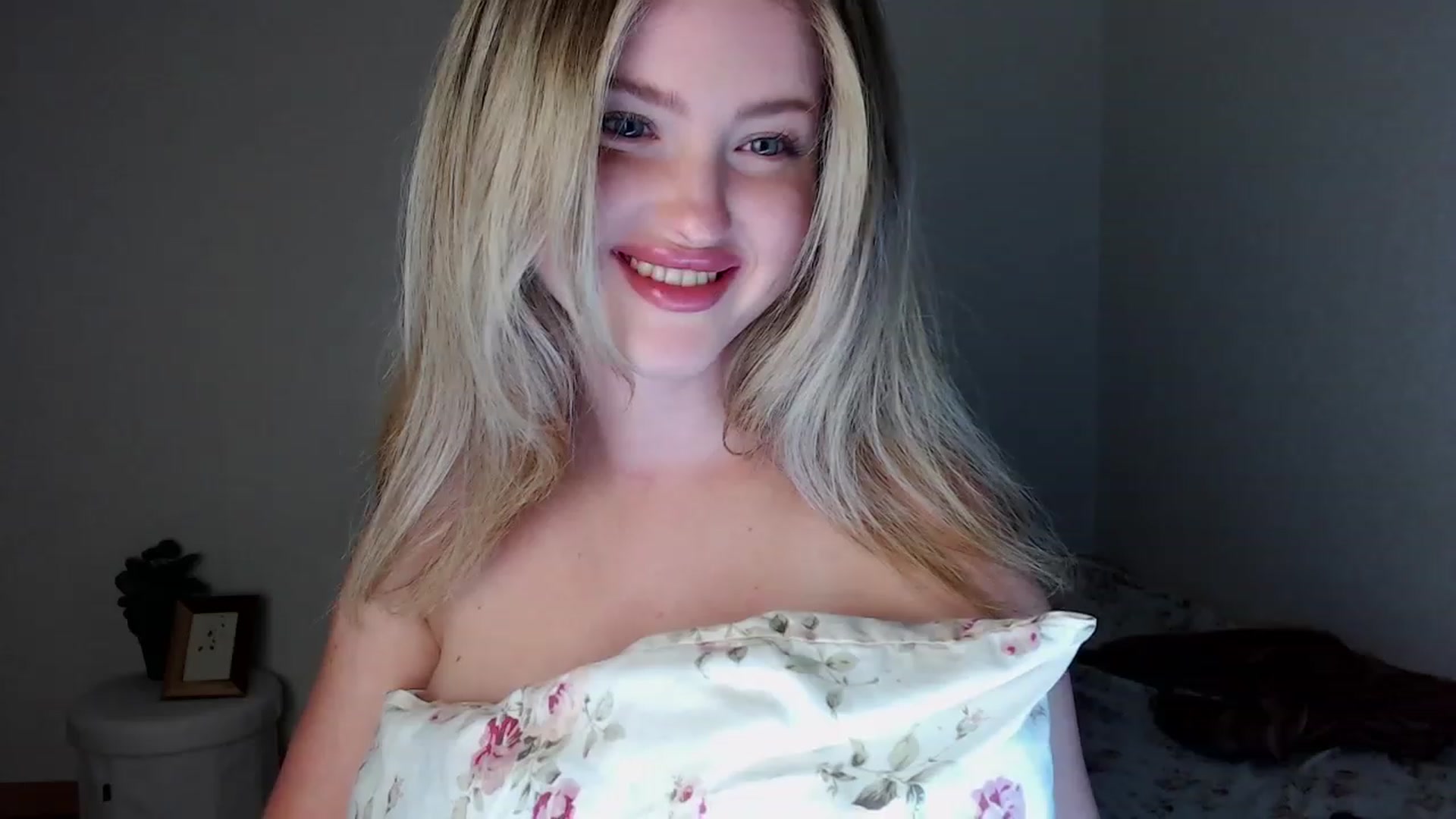 Gallery image thumbnail from Lilcutee's myfreecams stream on, 07/22/2023, 19:04 image 3 of 20