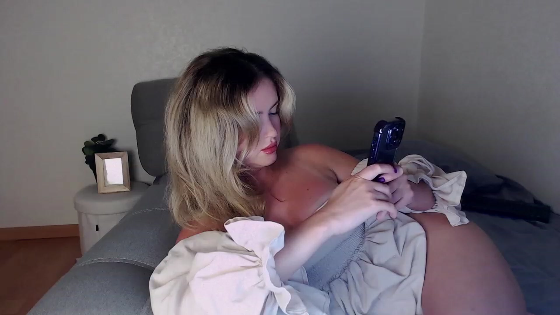 Gallery image thumbnail from Lilcutee's myfreecams stream on, 08/10/2023, 15:23 image 9 of 20