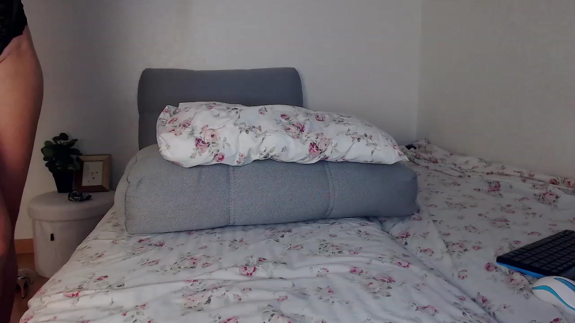 Gallery image thumbnail from Lilcutee's myfreecams stream on, 08/13/2023, 13:52 image 16 of 20