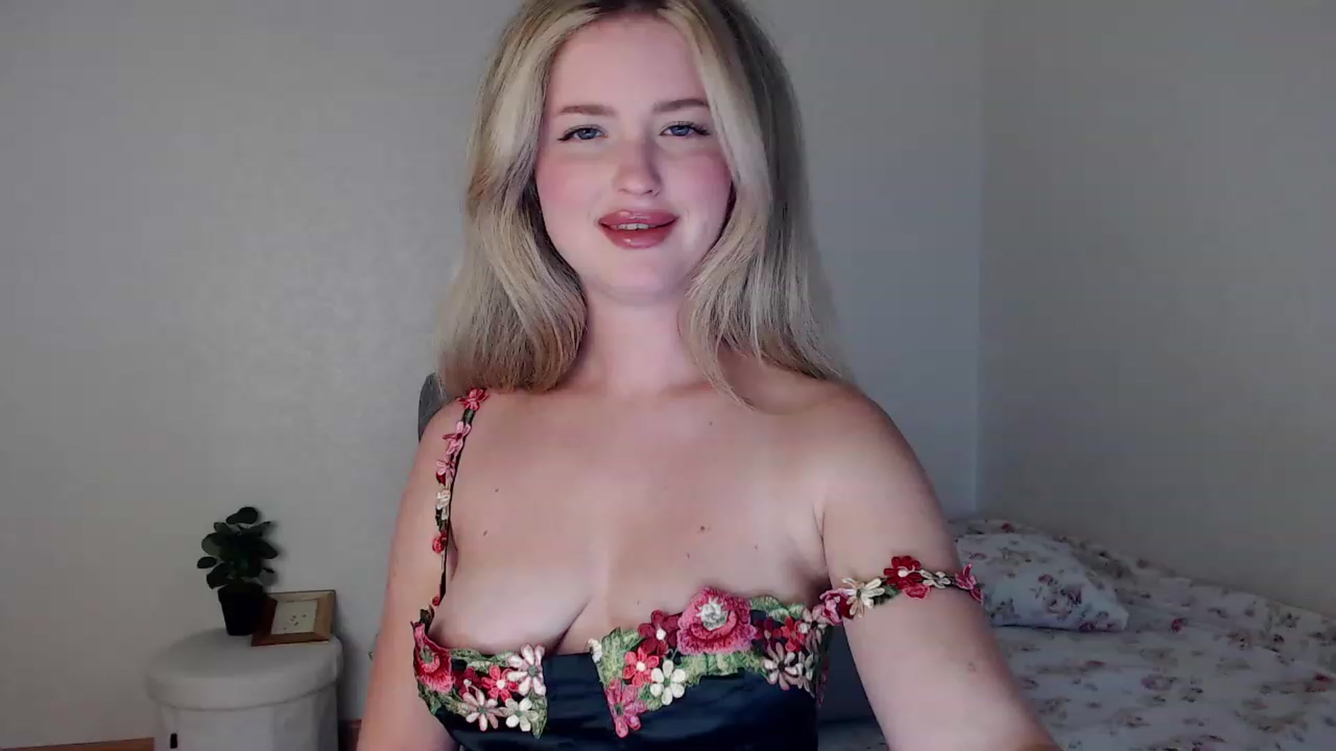 Gallery image thumbnail from Lilcutee's myfreecams stream on, 09/14/2023, 15:26 image 14 of 20