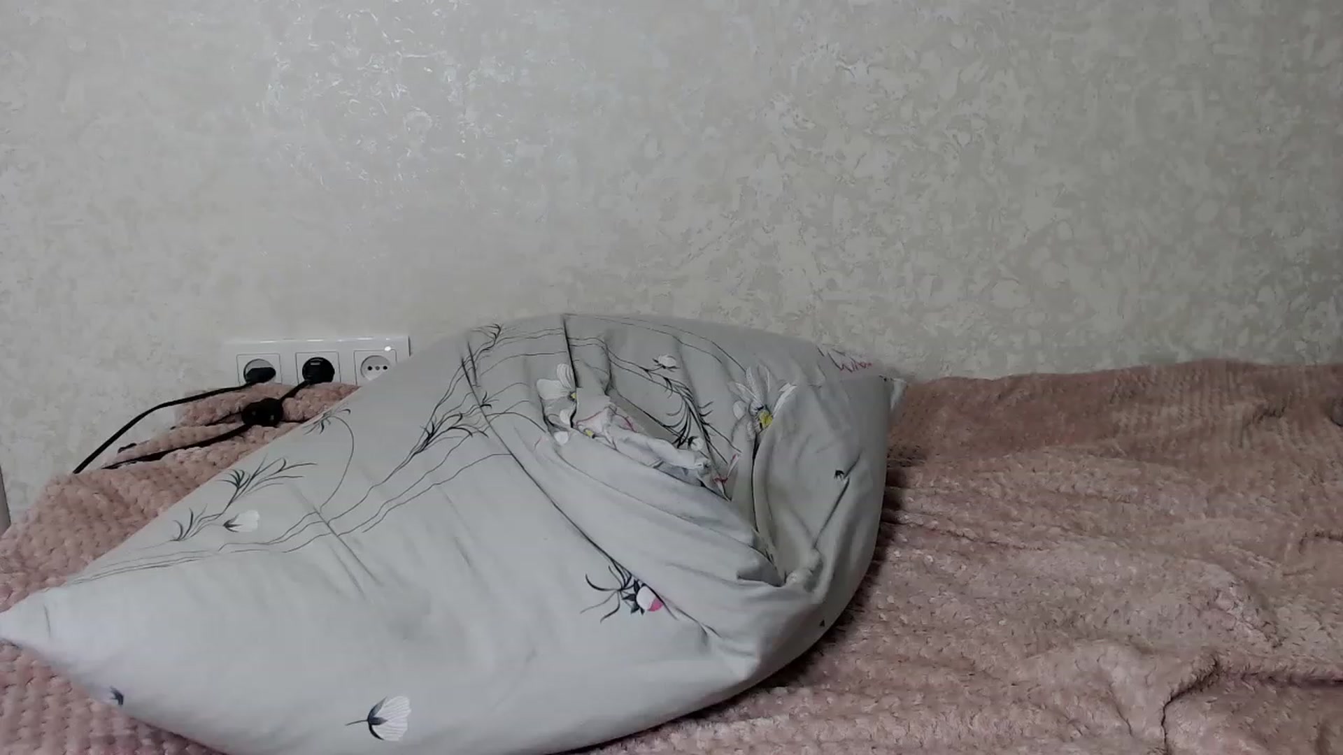 Gallery image thumbnail from Lilcutee's myfreecams stream on, 09/22/2023, 17:31 image 4 of 20