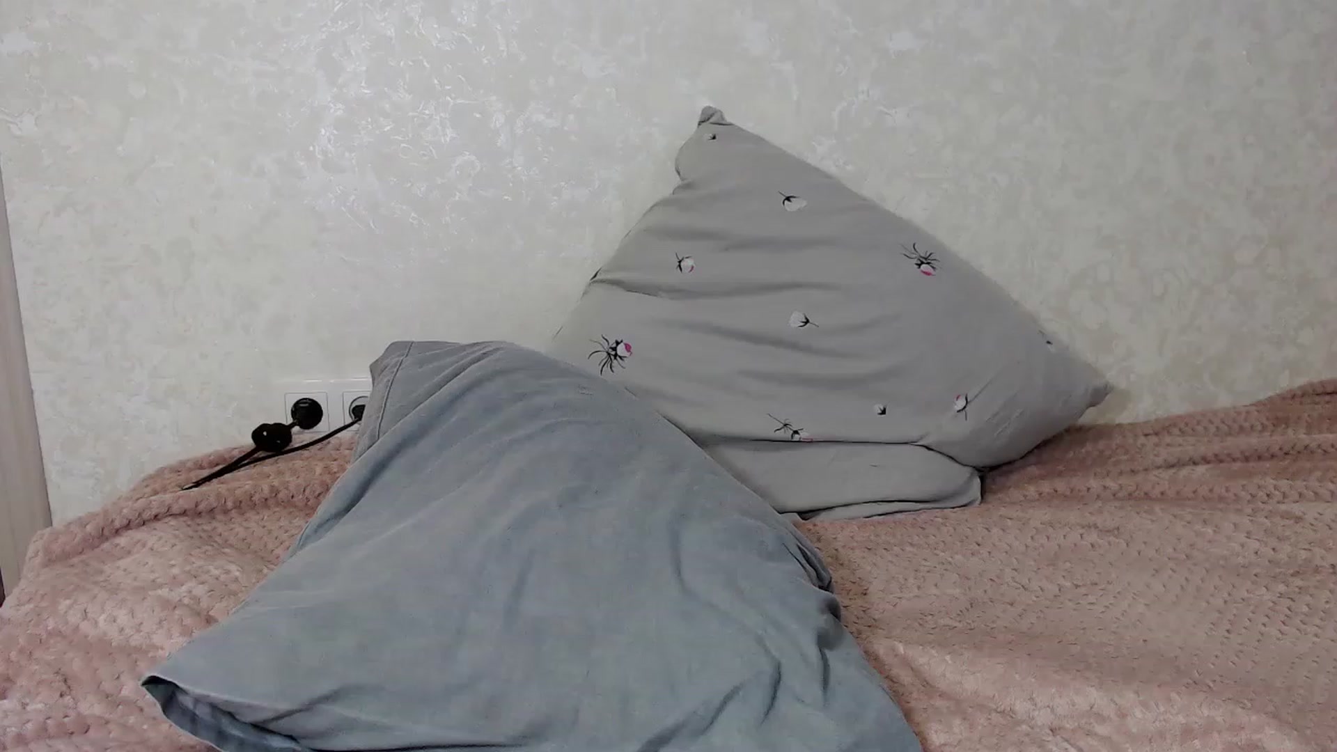 Gallery image thumbnail from Lilcutee's myfreecams stream on, 09/26/2023, 15:15 image 16 of 20