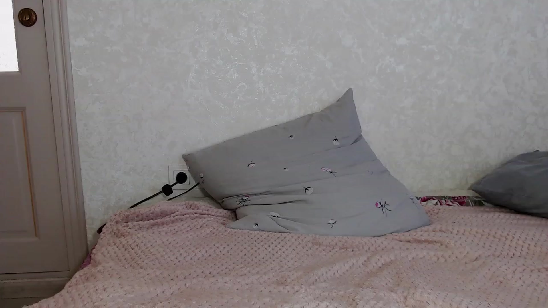 Gallery image thumbnail from Lilcutee's myfreecams stream on, 09/28/2023, 13:38 image 12 of 20