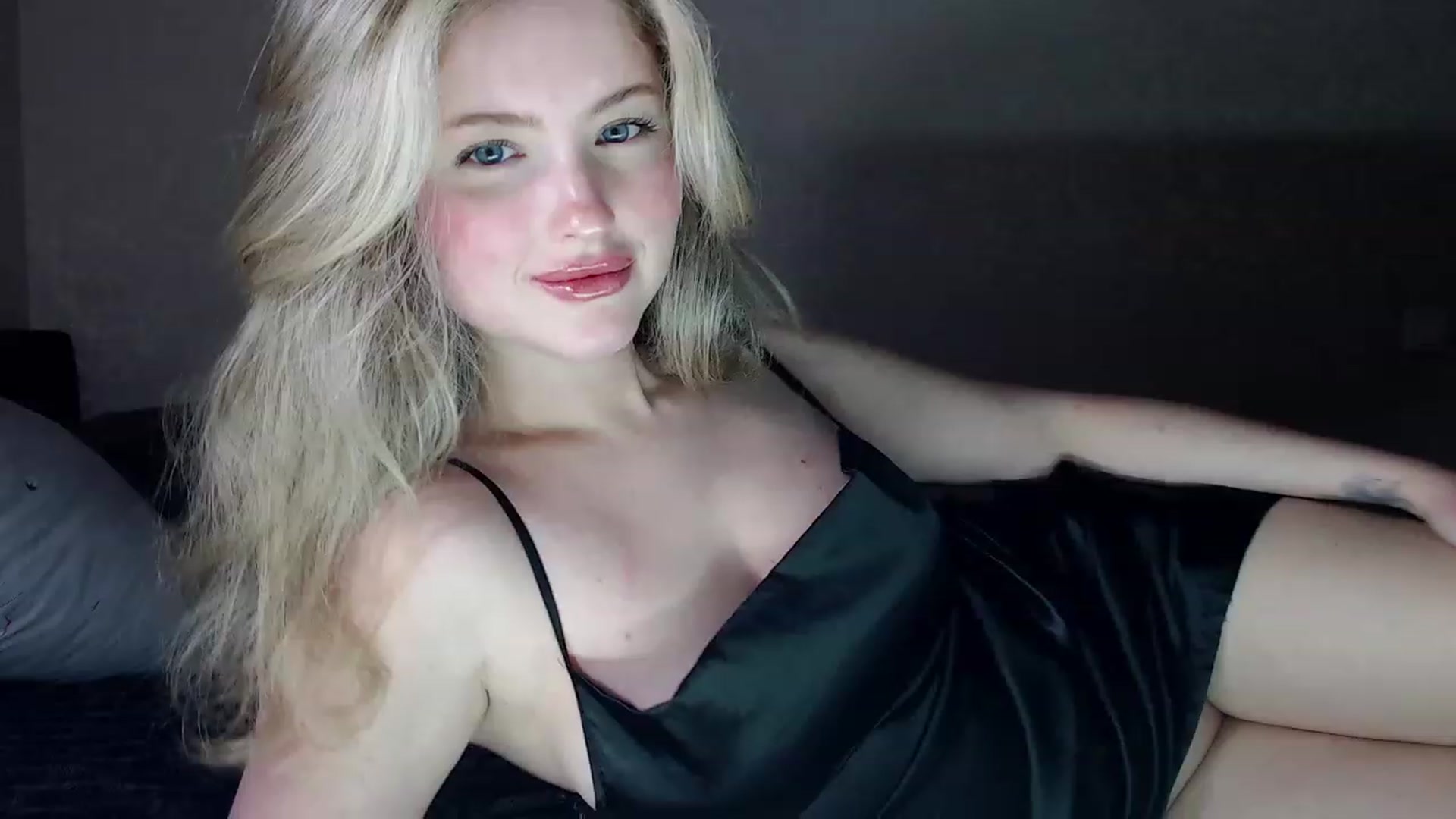 Gallery image thumbnail from Lilcutee's myfreecams stream on, 01/30/2024, 17:47 image 11 of 20